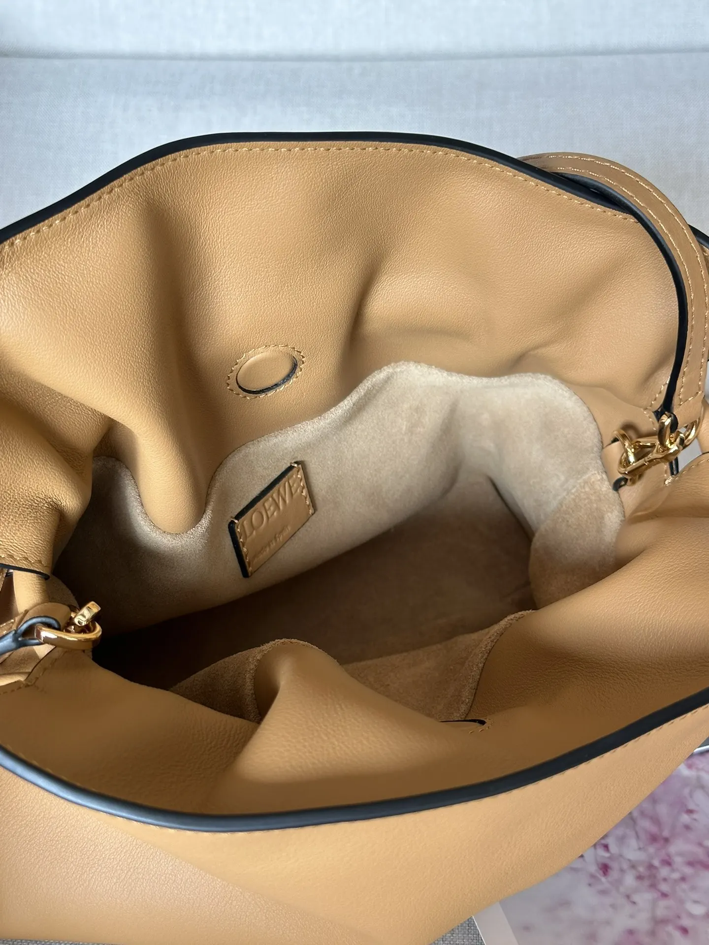 Loewe 金色 牛皮 手拿包 精致手拿款