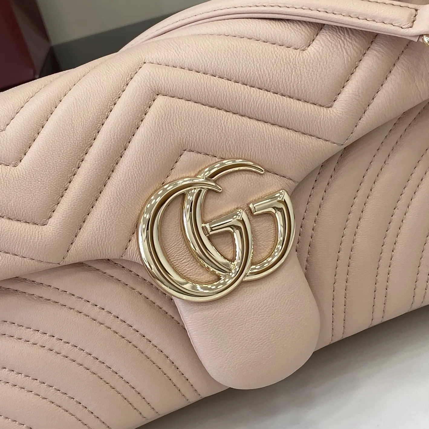 Gucci Marmont 絎縫皮革鏈條包 單肩斜挎