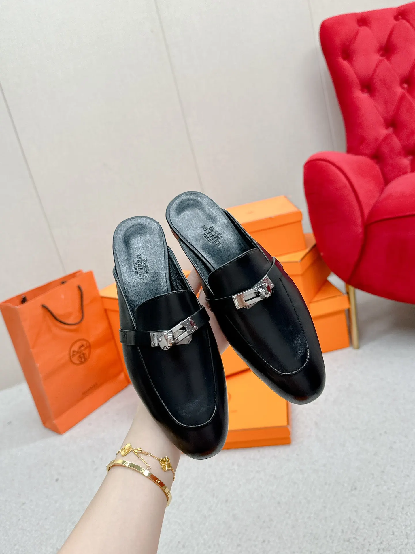 Hermès 小牛皮 拖鞋 舒適(數字6) Hermès 小牛皮 拖鞋 舒適(數字6)