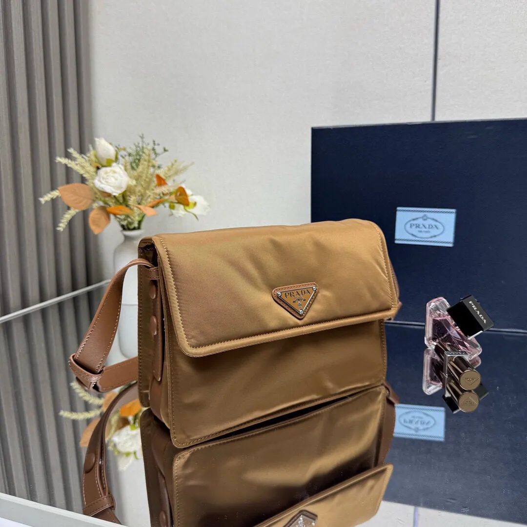 PRADA Re-Nylon尼龙 皮革 单肩包 日常通勤款