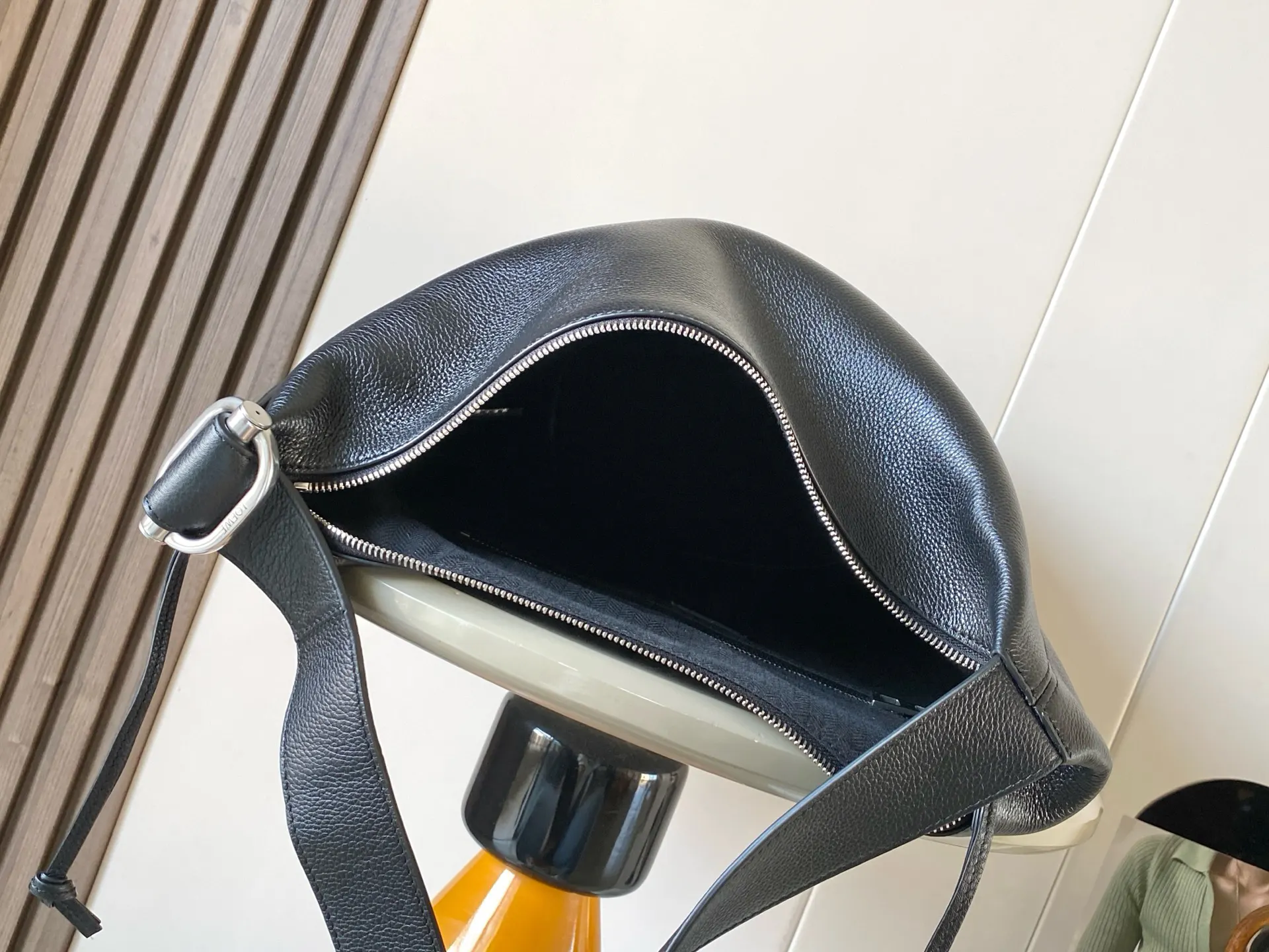 Black Fashion Item Travel Leather Image 9 Black Fashion Item Travel Leather Image 9