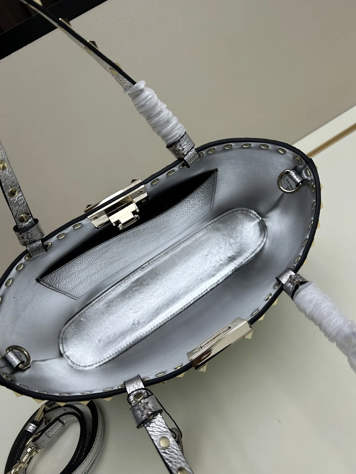 Chain Bag Leather Image 8 Chain Bag Leather Image 8
