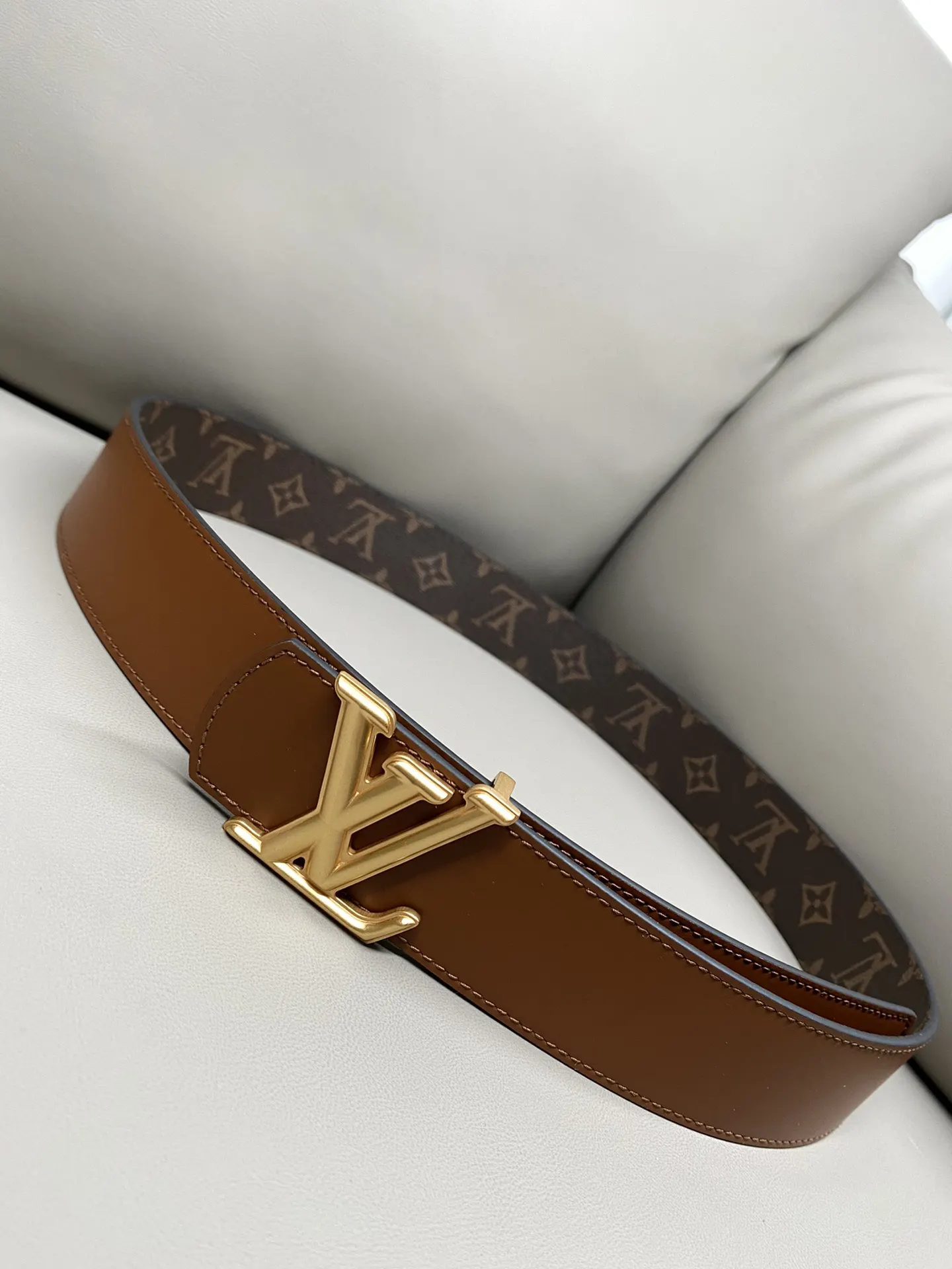 LV Double Sided Belt, Business Casual Image 9 LV Double Sided Belt, Business Casual Image 9