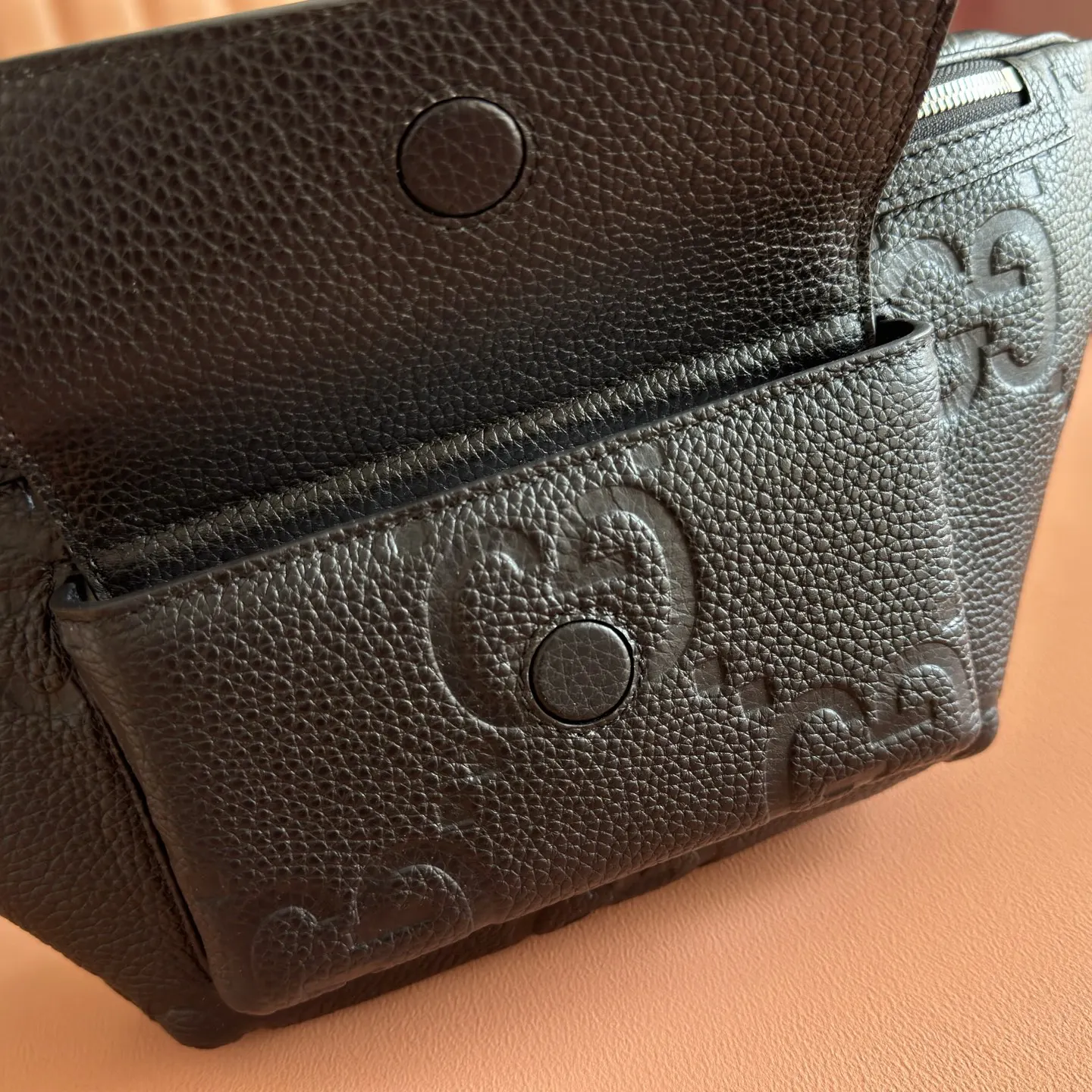 Gucci 黑色 橙色 皮革 斜挎包 轻便斜挎款