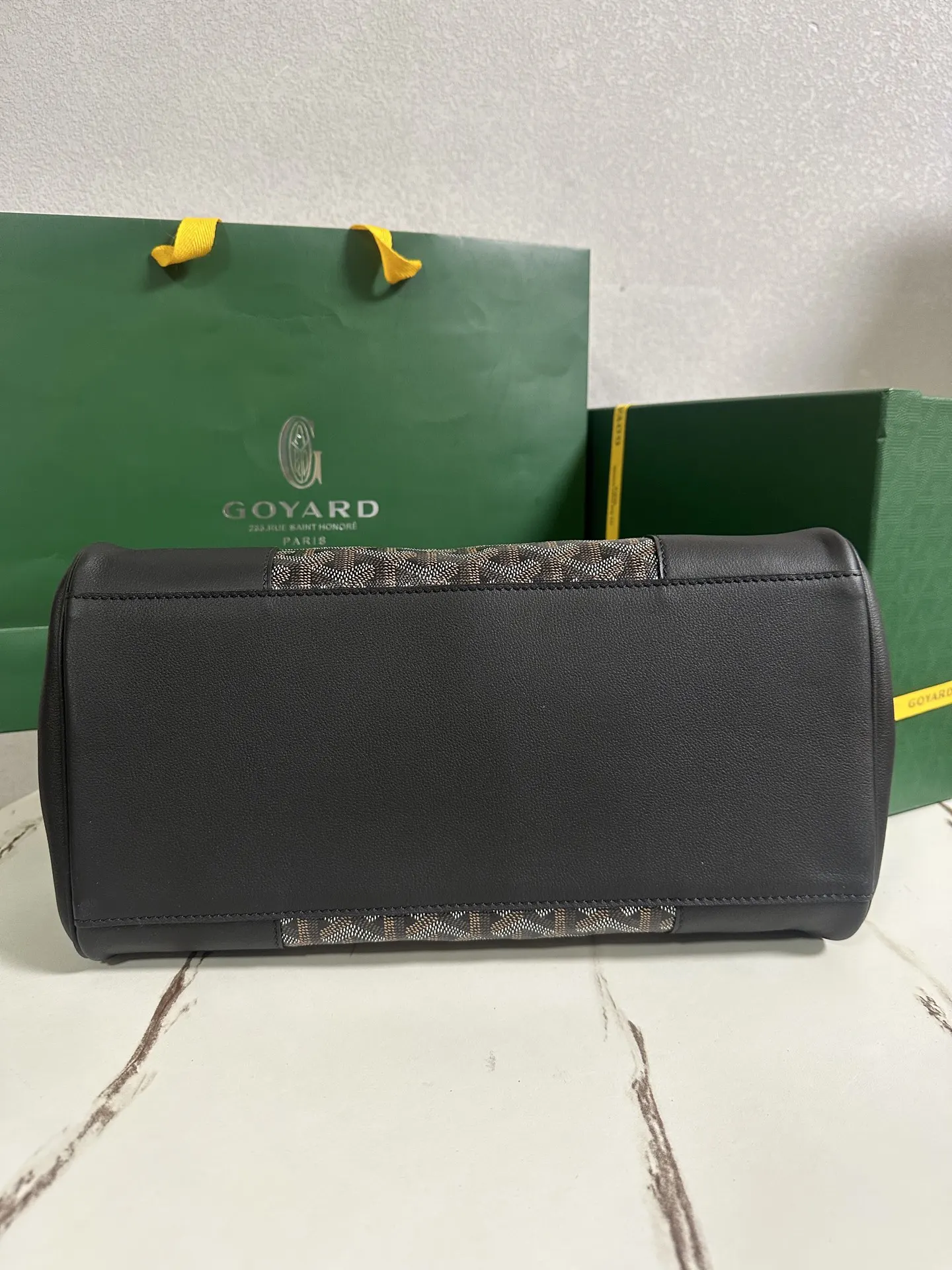 Goyard 小牛皮 无论包是打开还是合上 在内还是在外 它都能与女性生活 托特包 大容量托特款