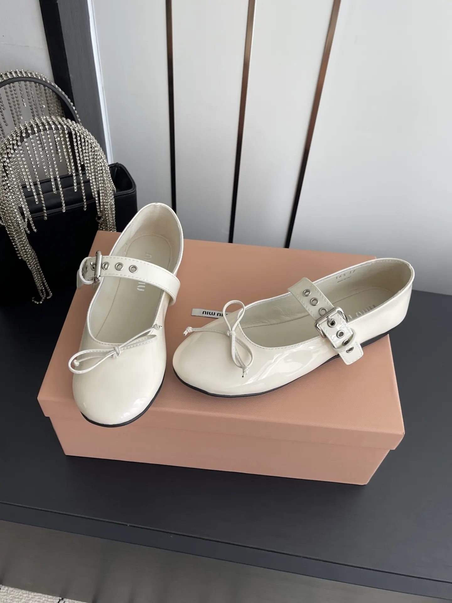 Miu Miu SS 平底鞋 通勤约会款