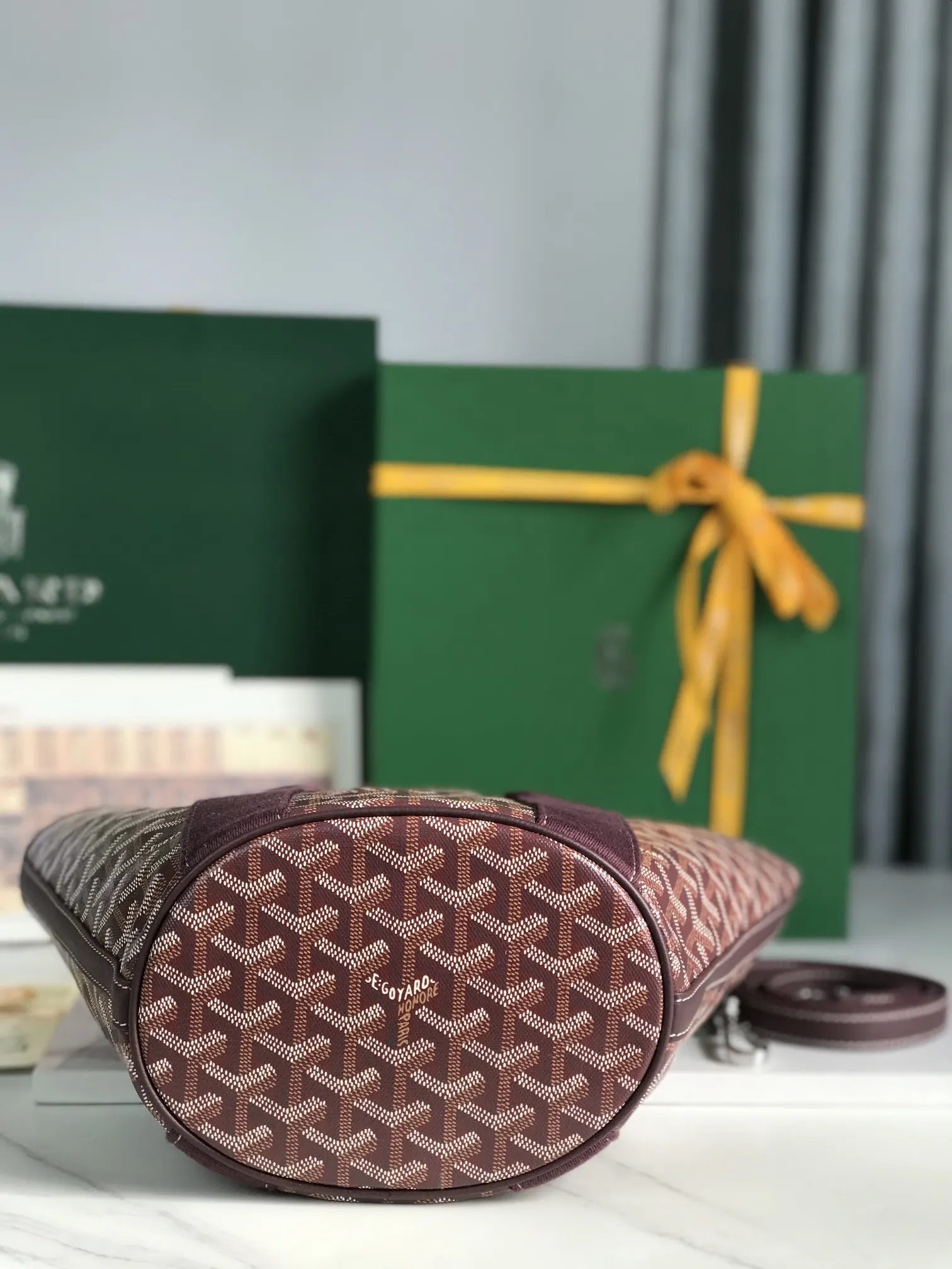 小牛皮 即可手提 也可肩背 小牛皮皮質肩带可拆卸 水桶包 休閒水桶款