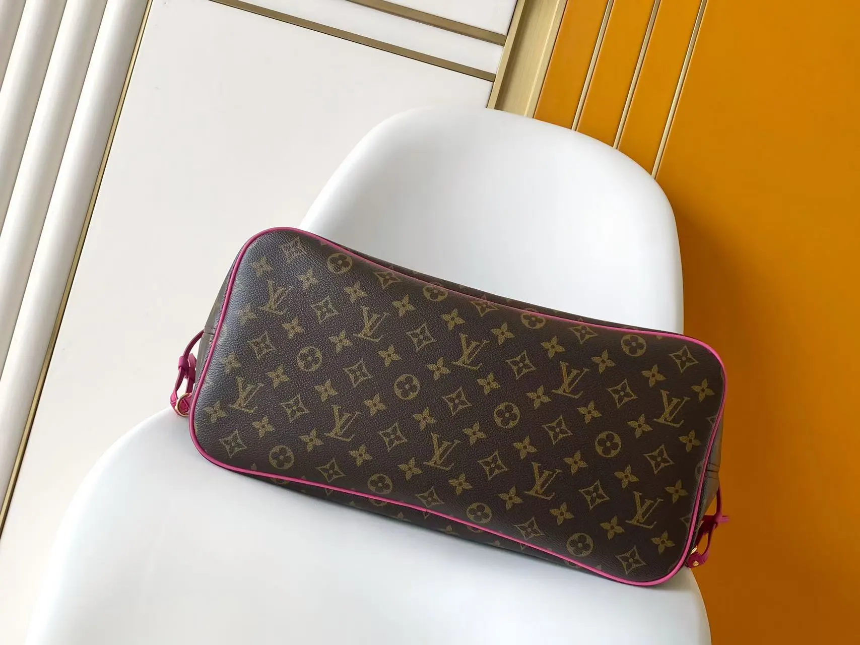 LV Neverfull 帆布 手拿包 精致手拿款(數字2) LV Neverfull 帆布 手拿包 精致手拿款(數字2)