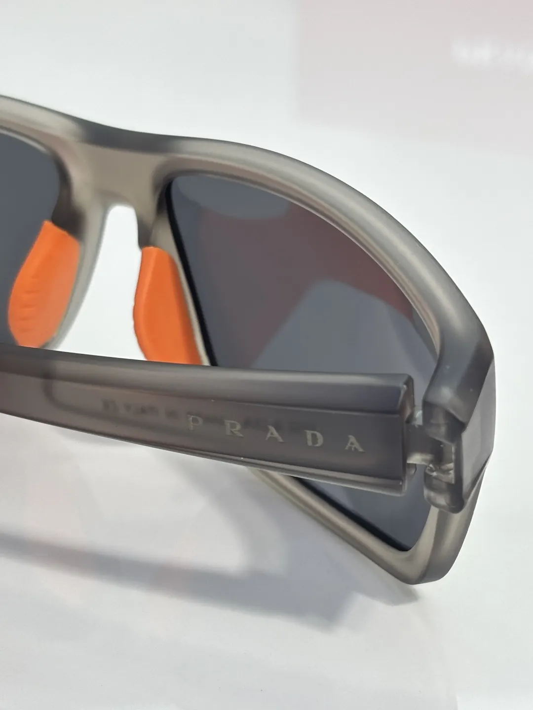 PRADA 8551 太阳眼镜 时尚遮阳款