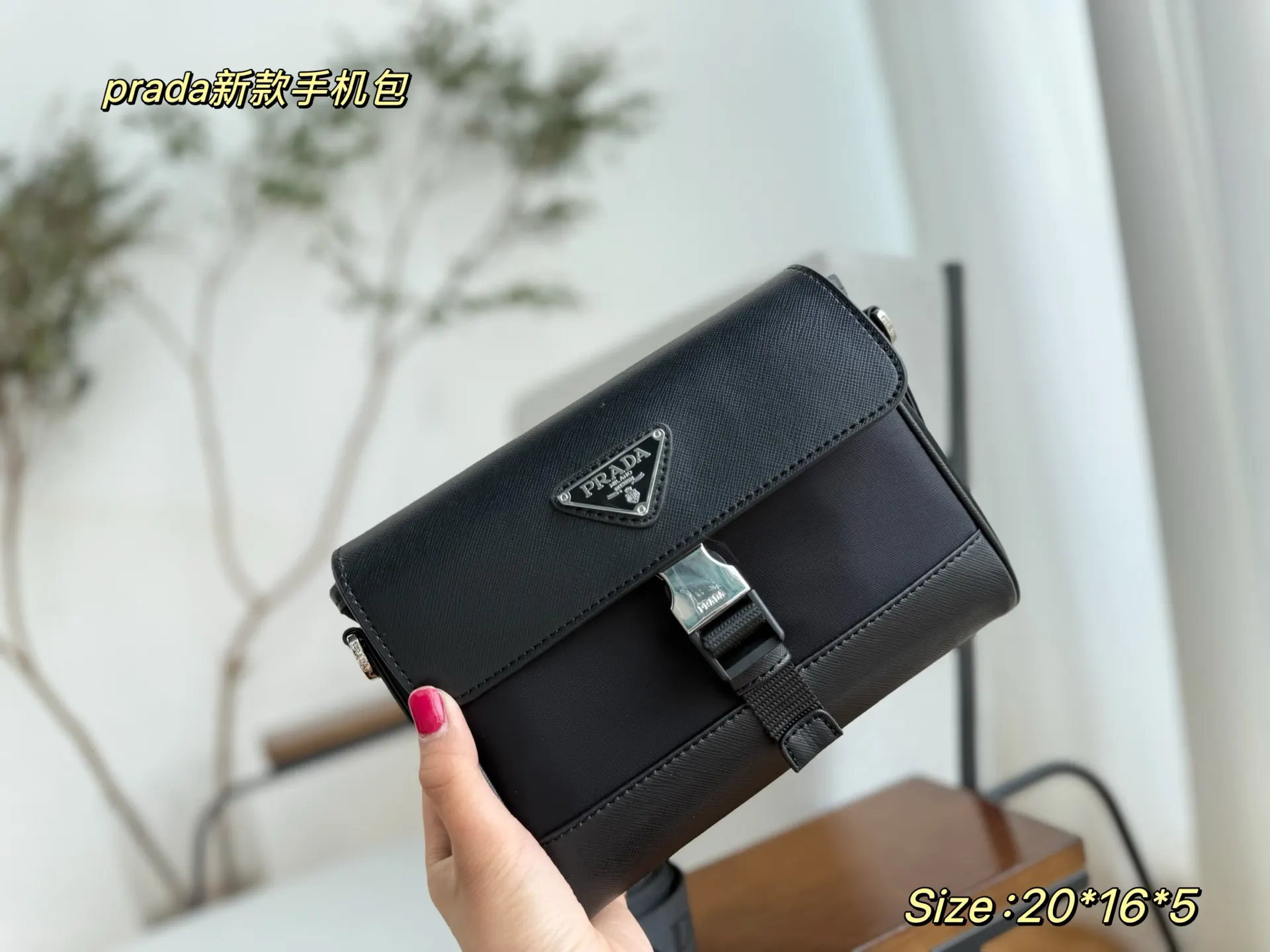 Prada 尼龙 手拿包 精致手拿款