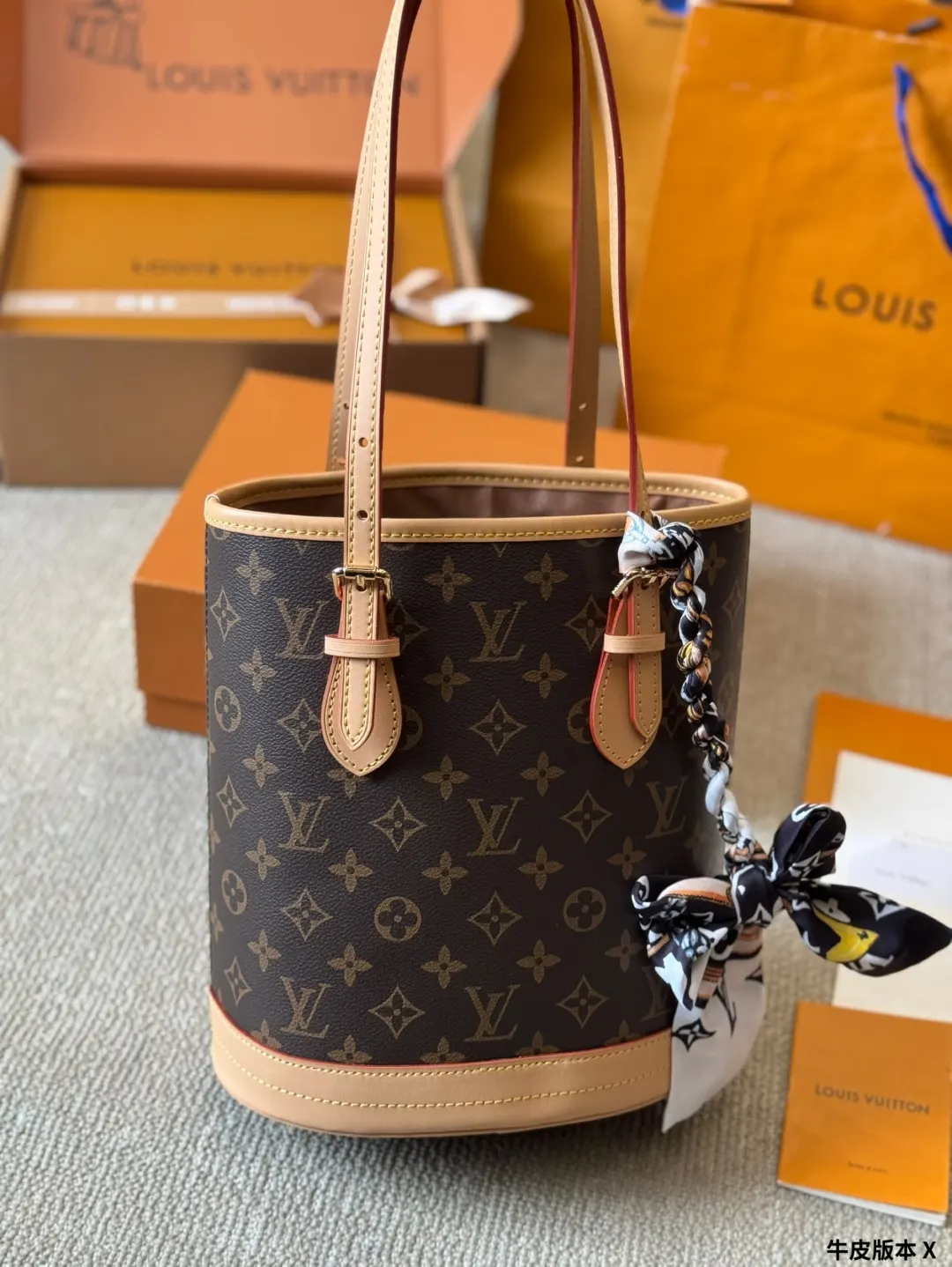 LV 牛皮 手袋出自 Match 系列 宣 收納包 旅行收納款