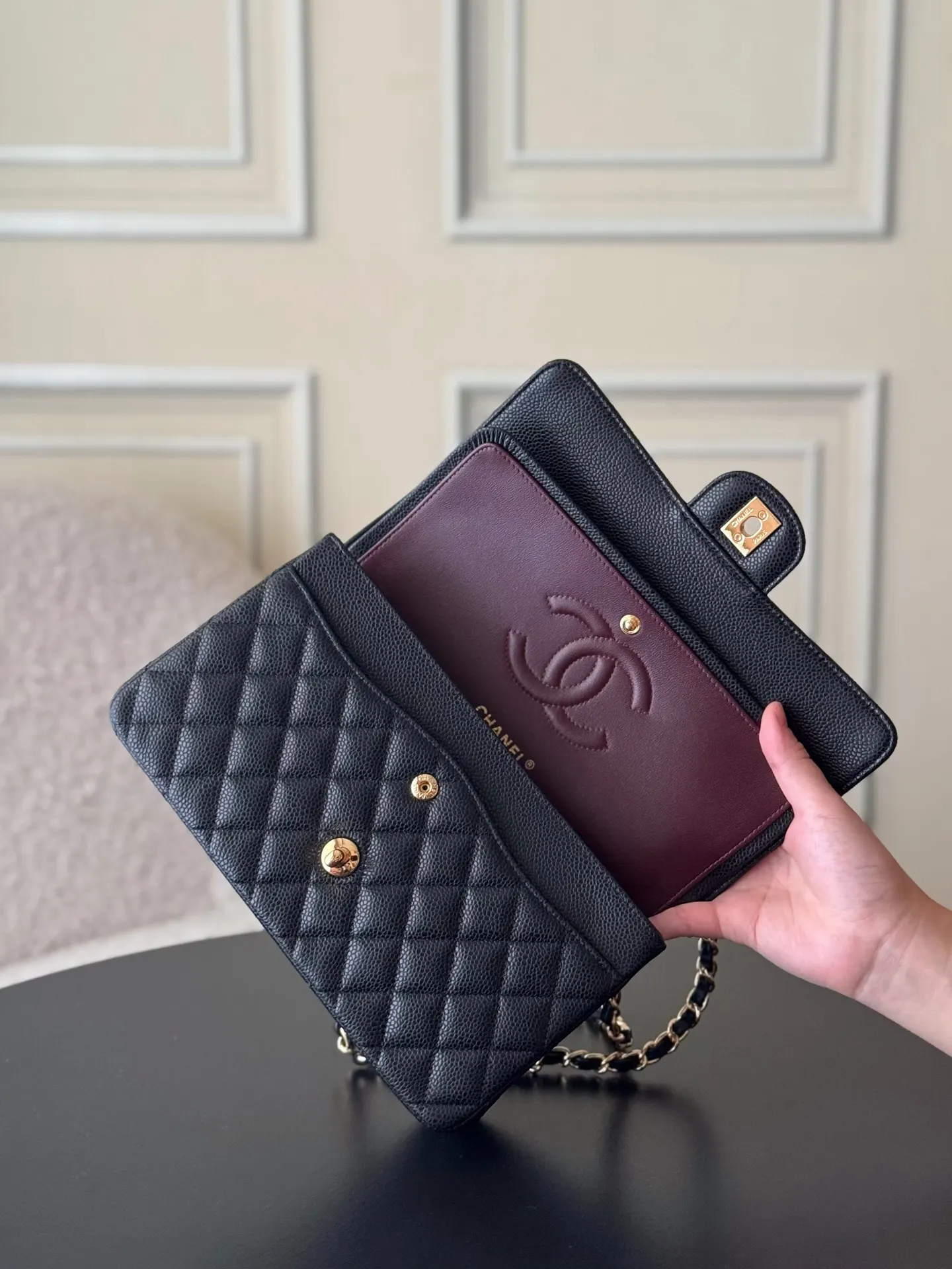Chanel 黑色牛皮菱格链条包 金扣