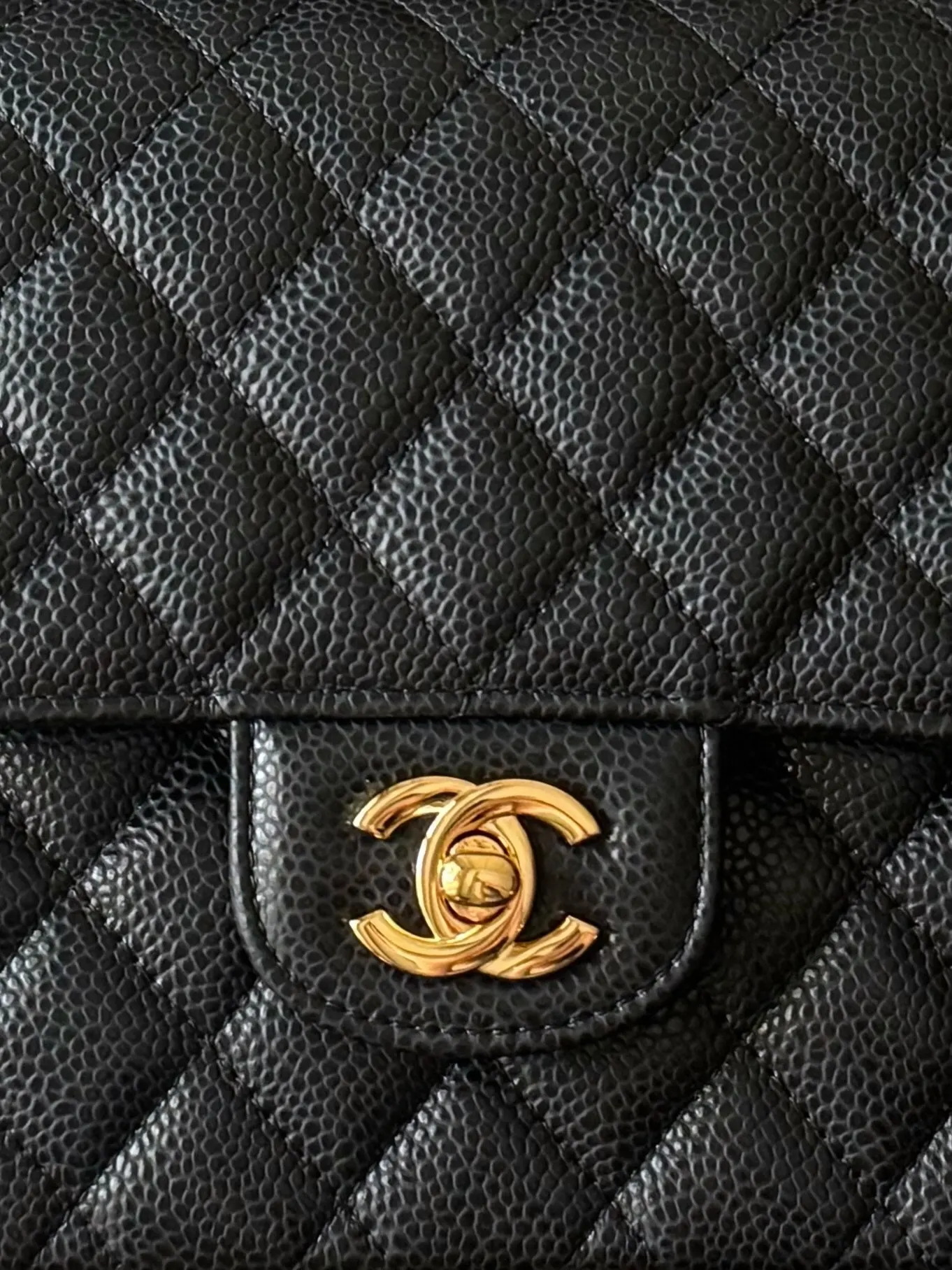 Chanel 黑色牛皮菱格链条包 金扣