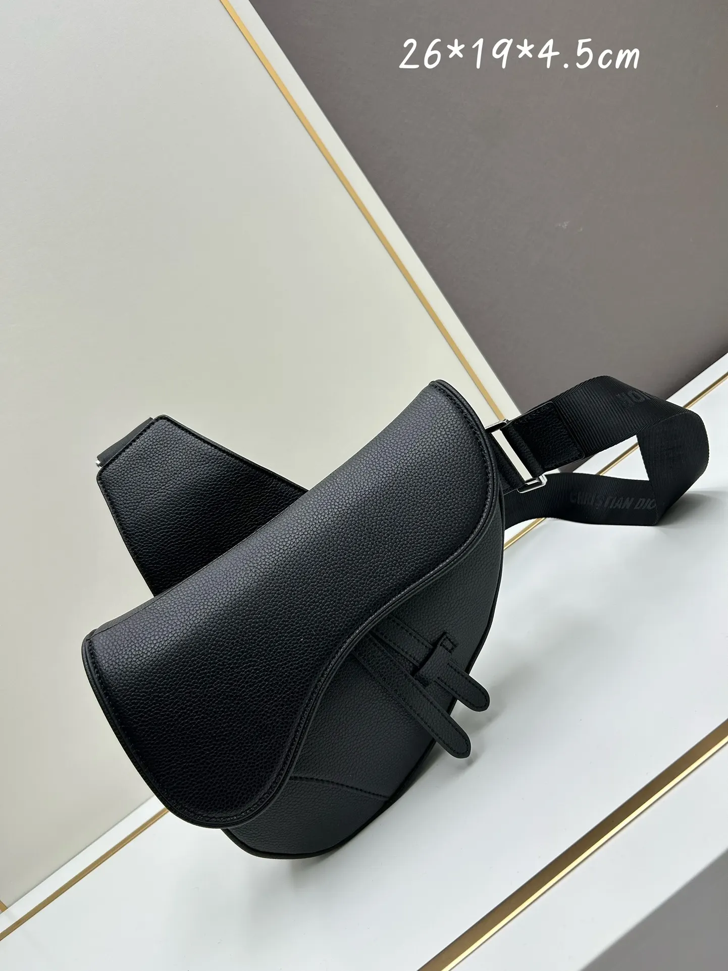 Dior 黑色 牛皮 马鞍包是经典系列的 单品 收纳包 旅行收纳款