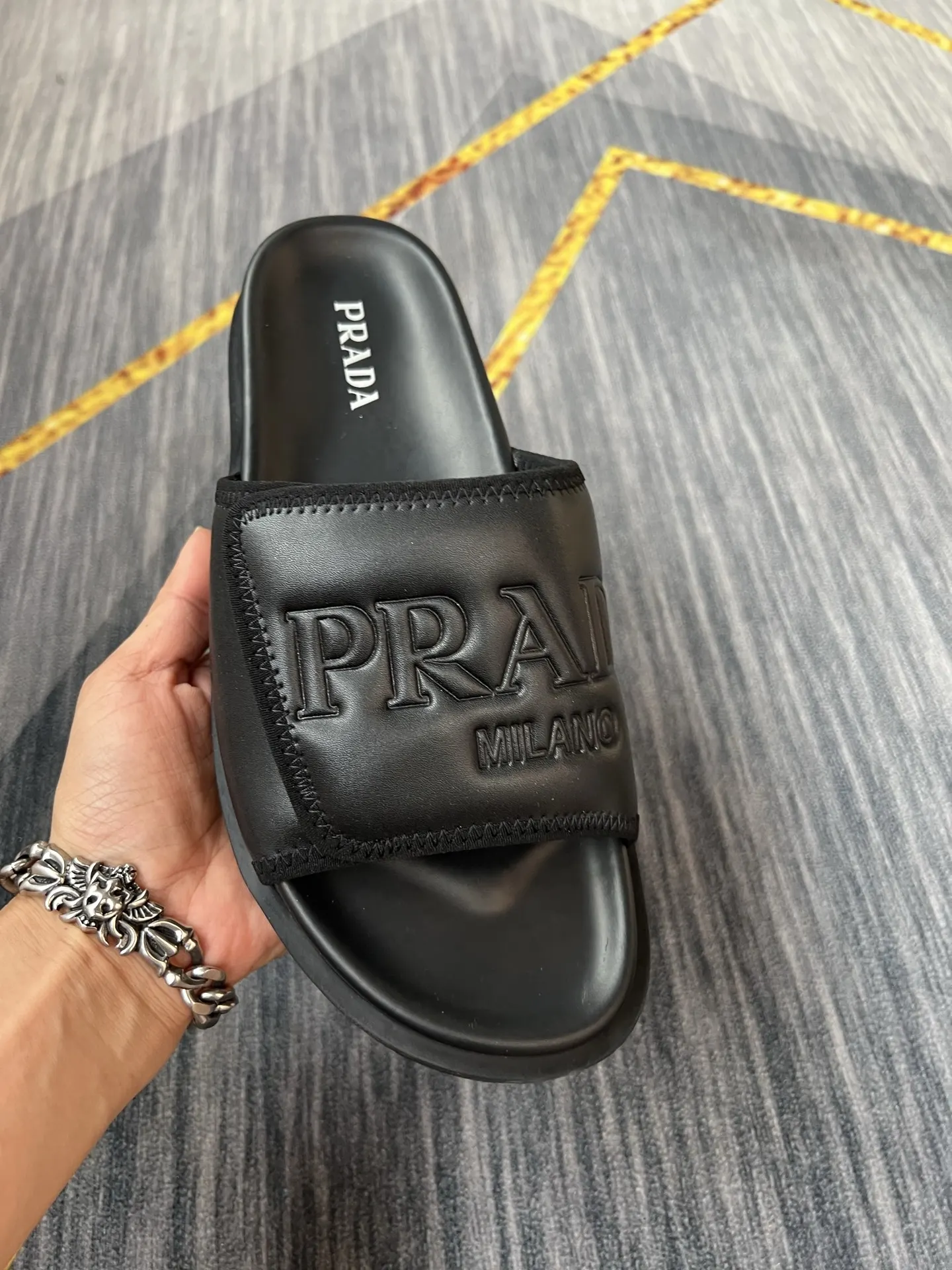 Prada 拖鞋 休闲凉拖