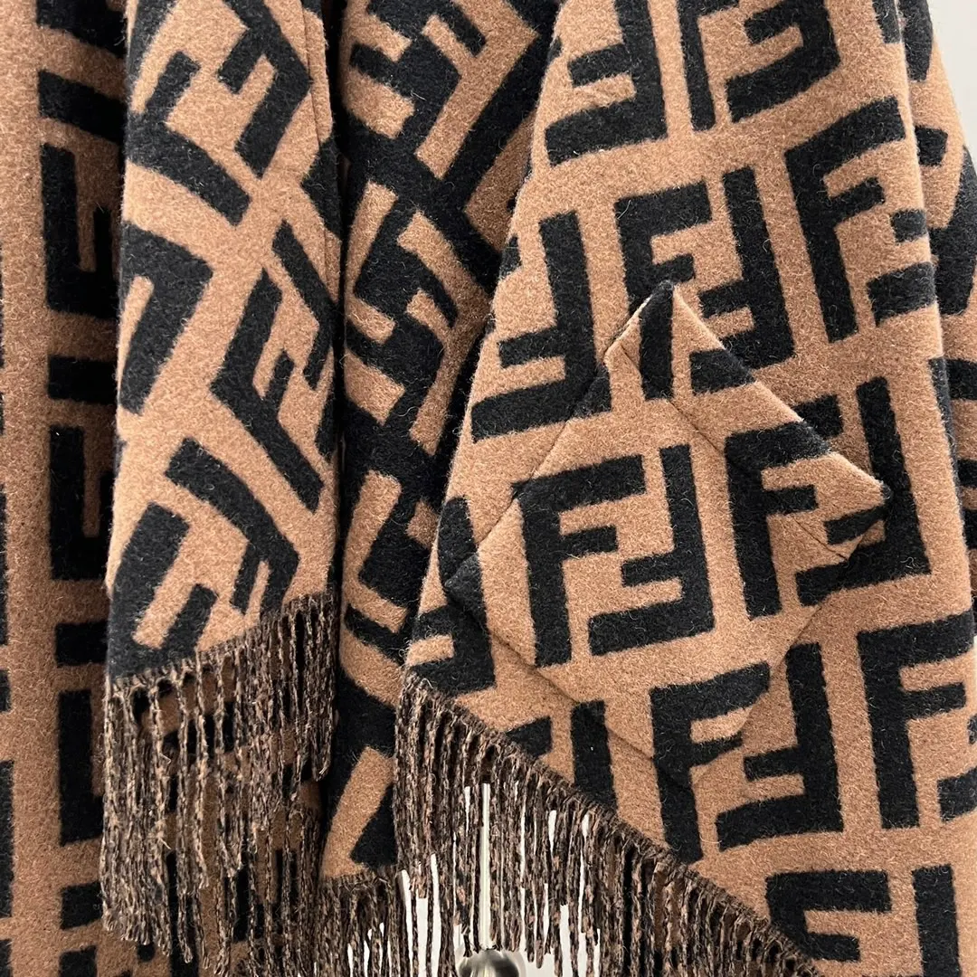 Fendi 咖色 羊绒 字母 帽子 日常造型款