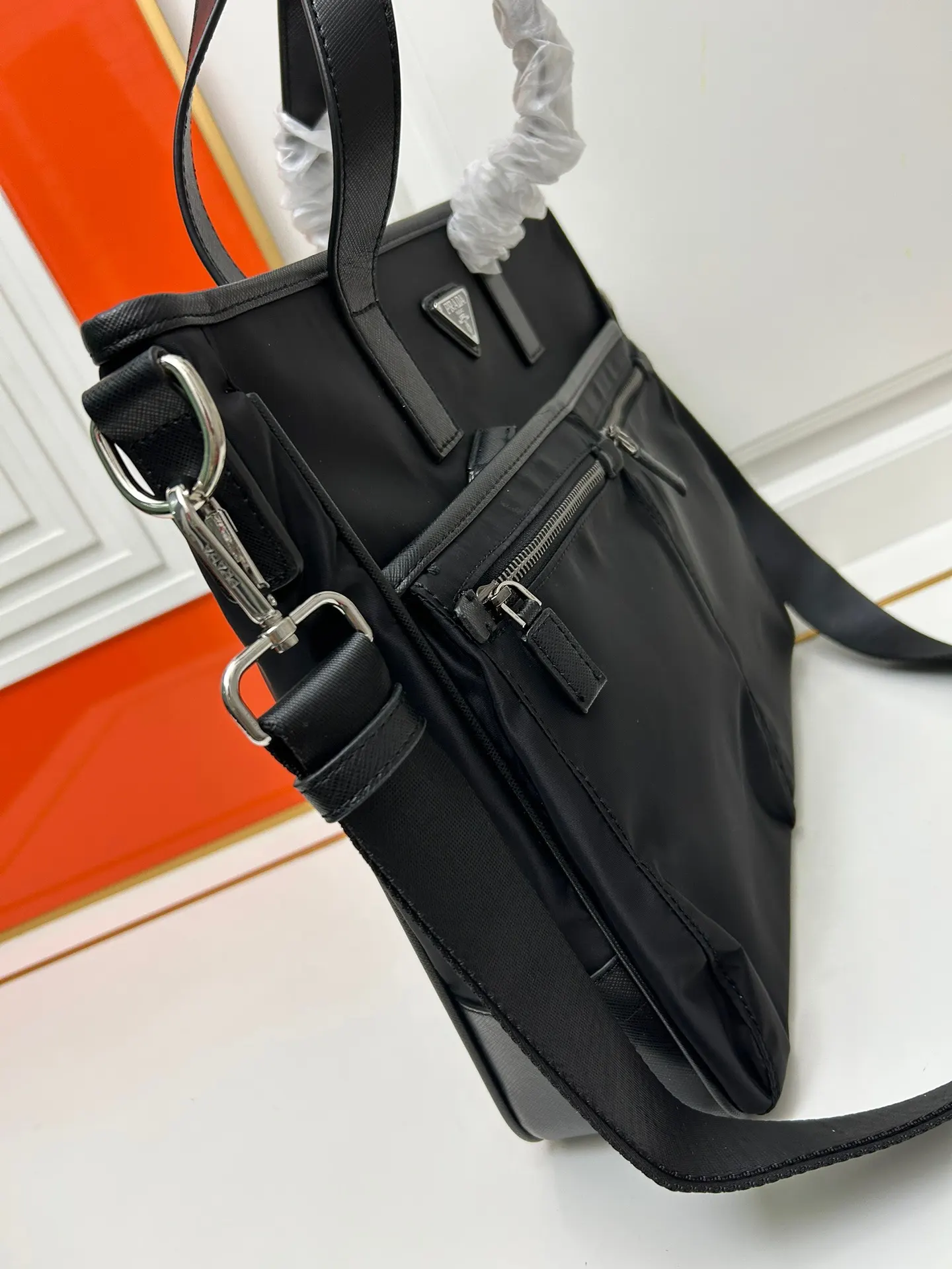 Prada 单肩包