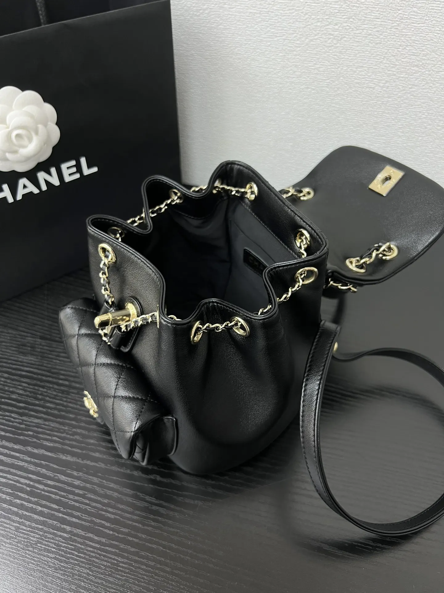 Chanel 黑色牛皮翻盖链条包 礼盒