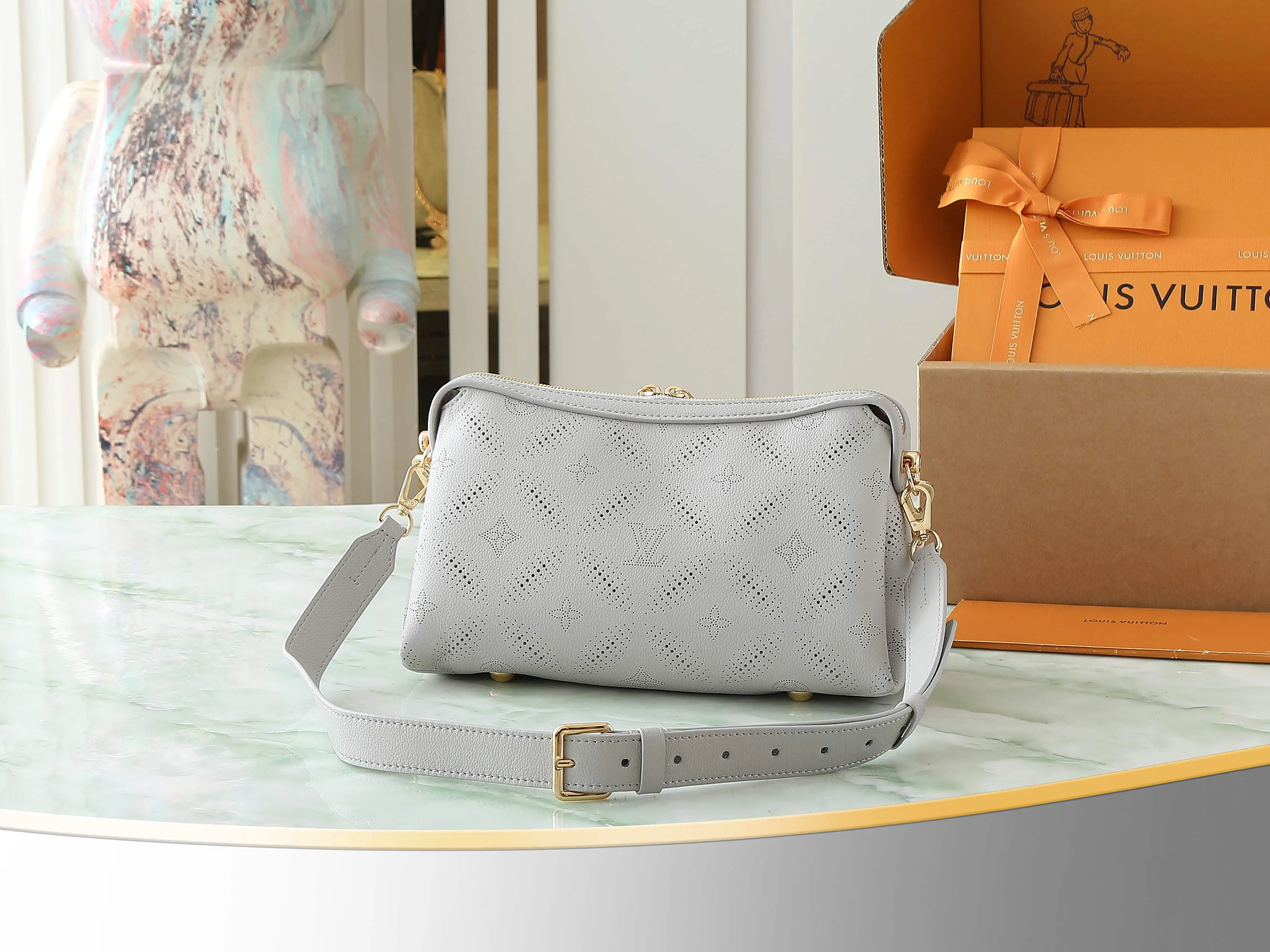 LV chain bag, shoulder crossbody model Image 3 LV chain bag, shoulder crossbody model Image 3