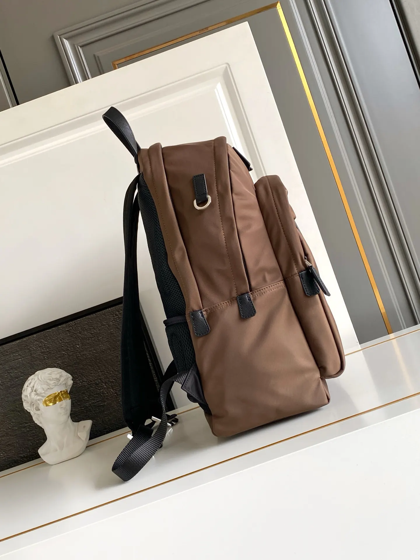 PRADA 2VZ048 Re-Nylon尼龙 Saffiano十字纹牛皮 双肩背包 轻便实用款