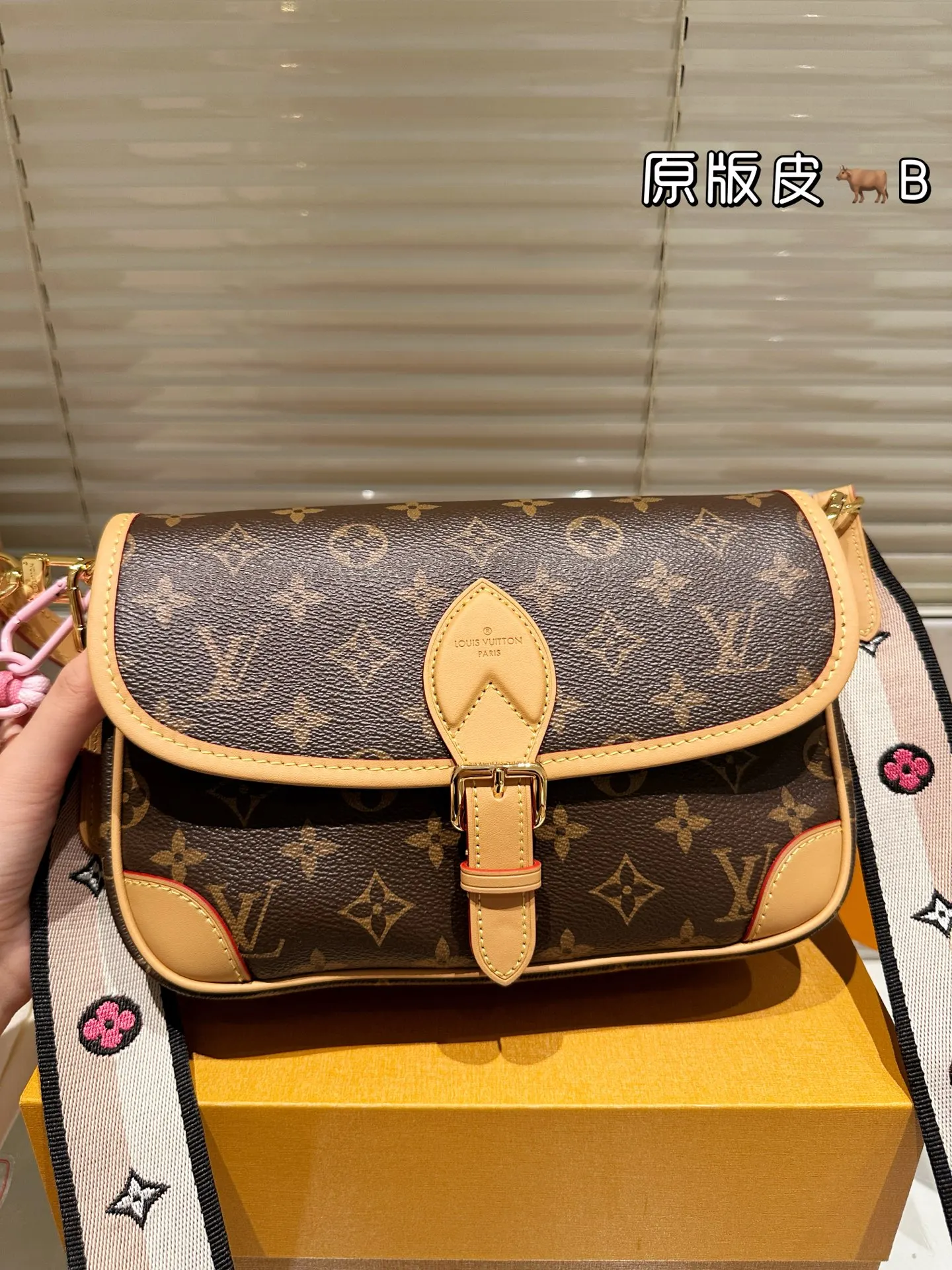 LV Diane 牛皮 版 牛皮 掛件 ｜Diane法棍包 法棍D 腋下包 復古腋下背款