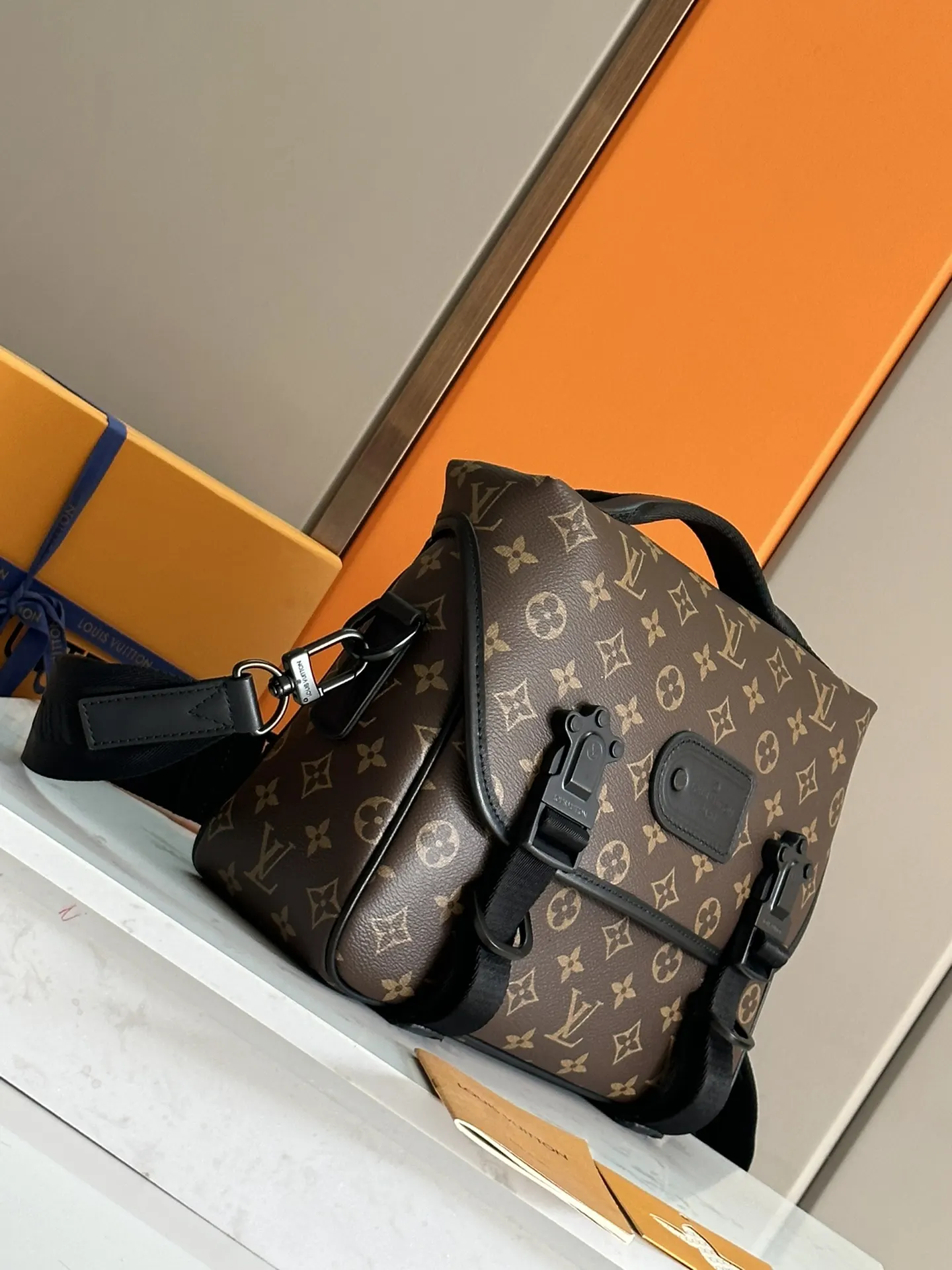 LV 牛皮 开发 全钢五金 本款 Trail 邮差包向品牌 收纳包 旅行收纳款