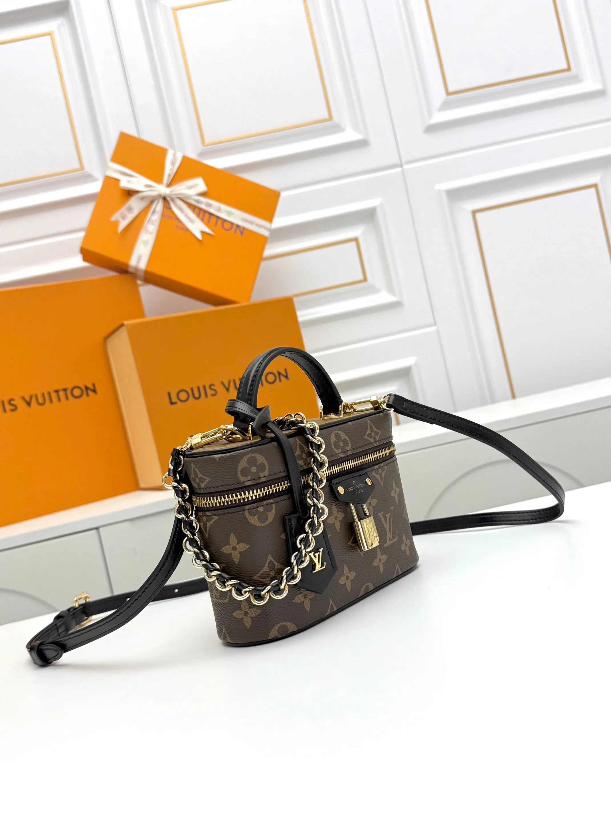 Louis Vuitton Chain Bag Canvas