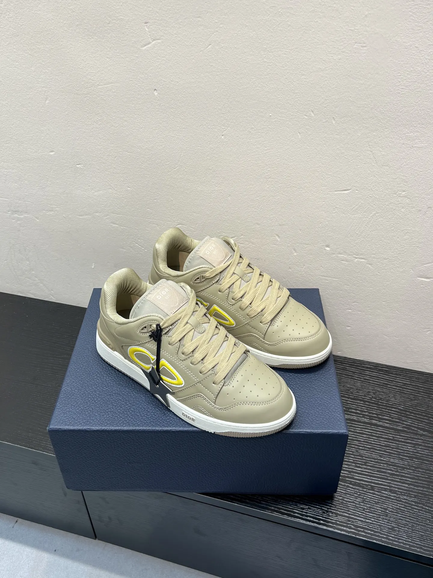 Dior Oblique White Leather Sneakers Image 5 Dior Oblique White Leather Sneakers Image 5