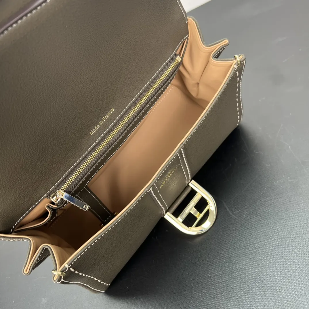 Delvaux 焦糖色 小牛皮 手提包 通勤手提款(數字9) Delvaux 焦糖色 小牛皮 手提包 通勤手提款(數字9)