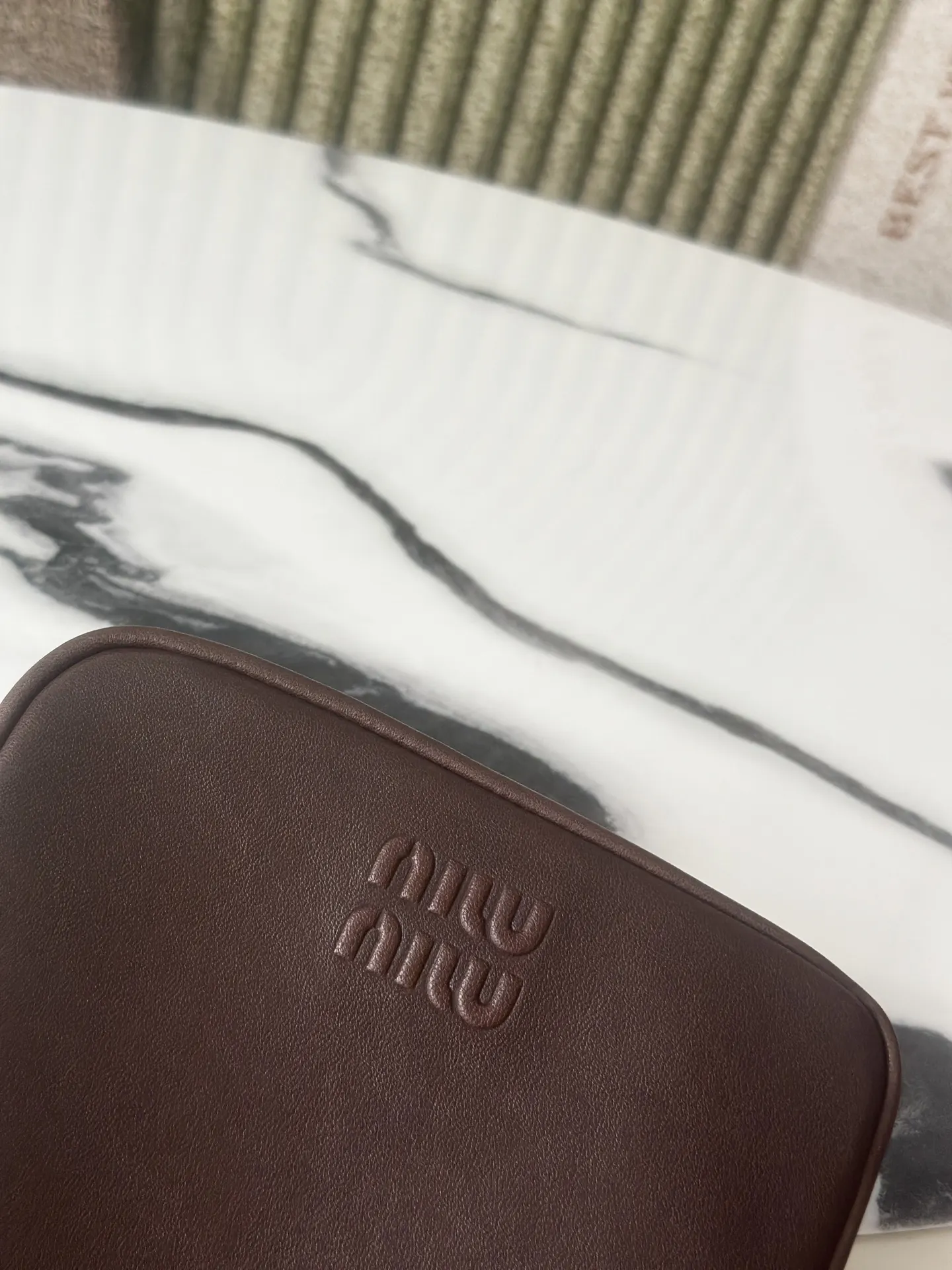 Miu 羊皮 手拿包 精致手拿款