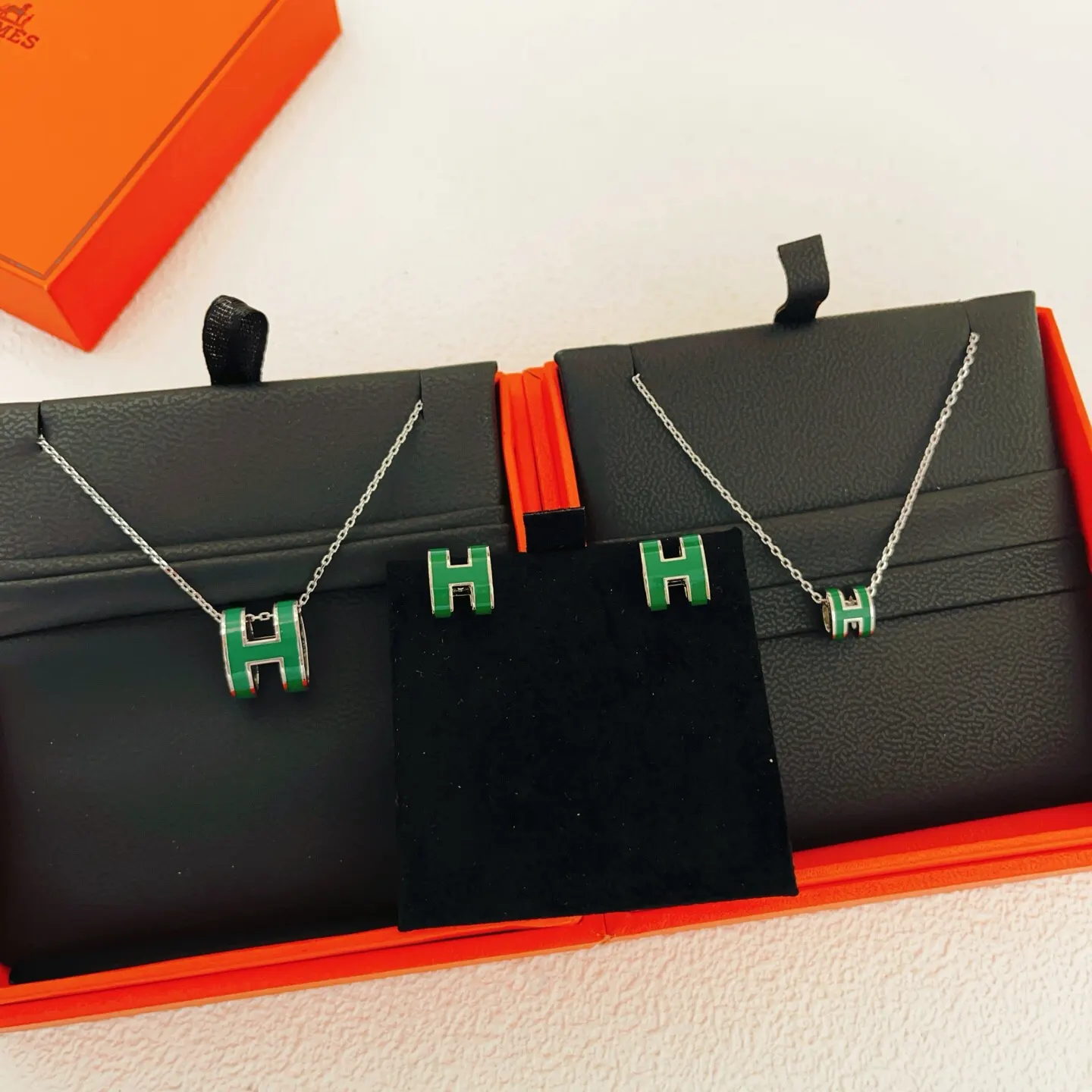 Hermes 銀色 綠色 大号 耳钉 小巧点缀款