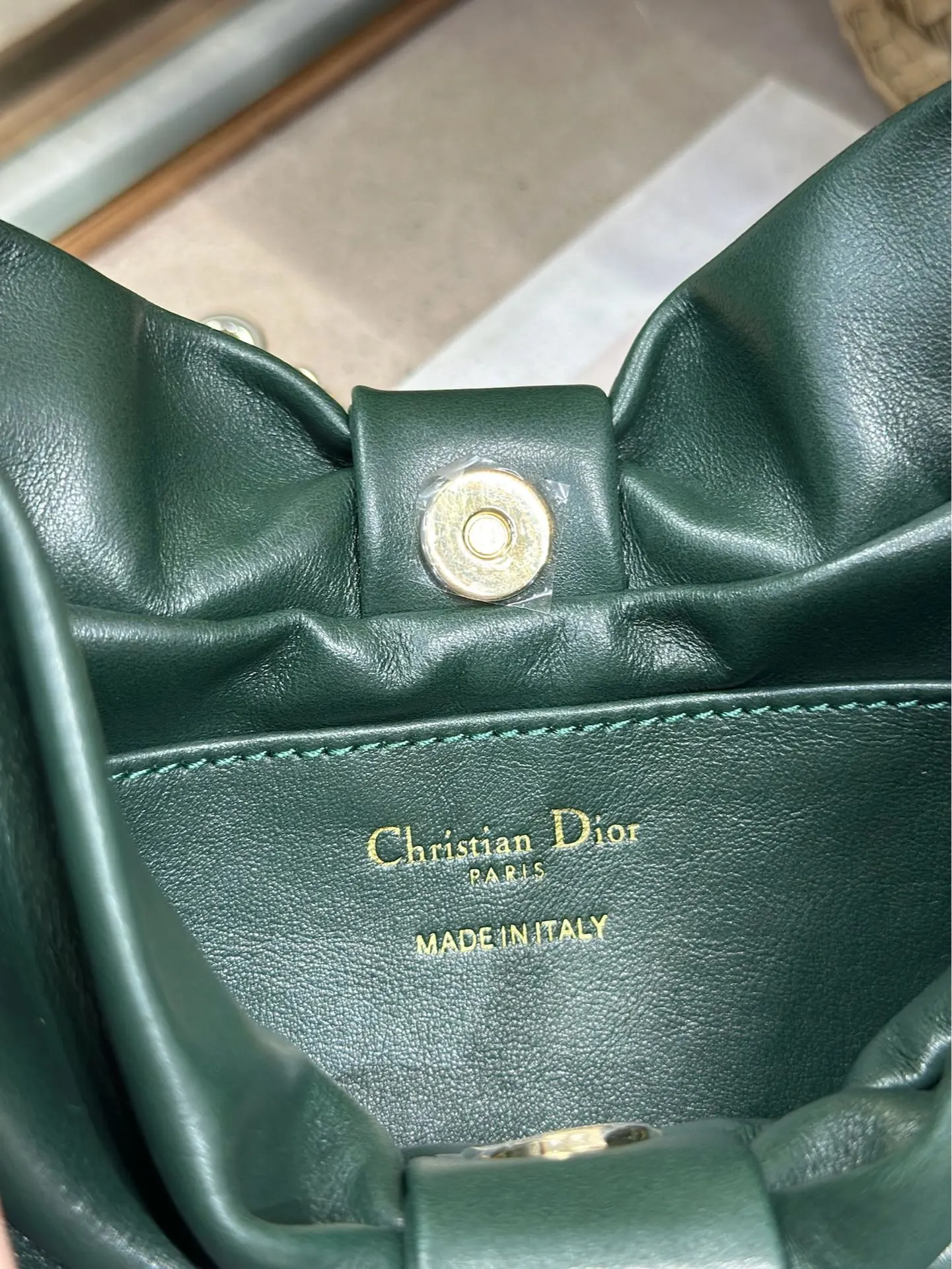 Dior 綠色 小牛皮 可拆卸鏈條以蝴蝶结 点缀更显精致 可手提或斜挎 鏈條包 精致鏈條款(數字9) Dior 綠色 小牛皮 可拆卸鏈條以蝴蝶结 点缀更显精致 可手提或斜挎 鏈條包 精致鏈條款(數字9)