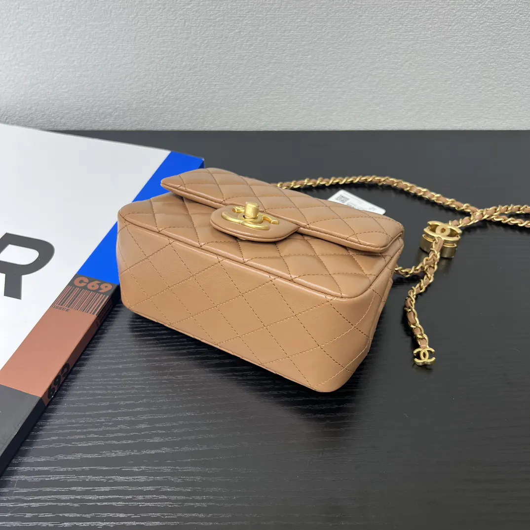 Chanel 棕色小羊皮菱格链条包 复古