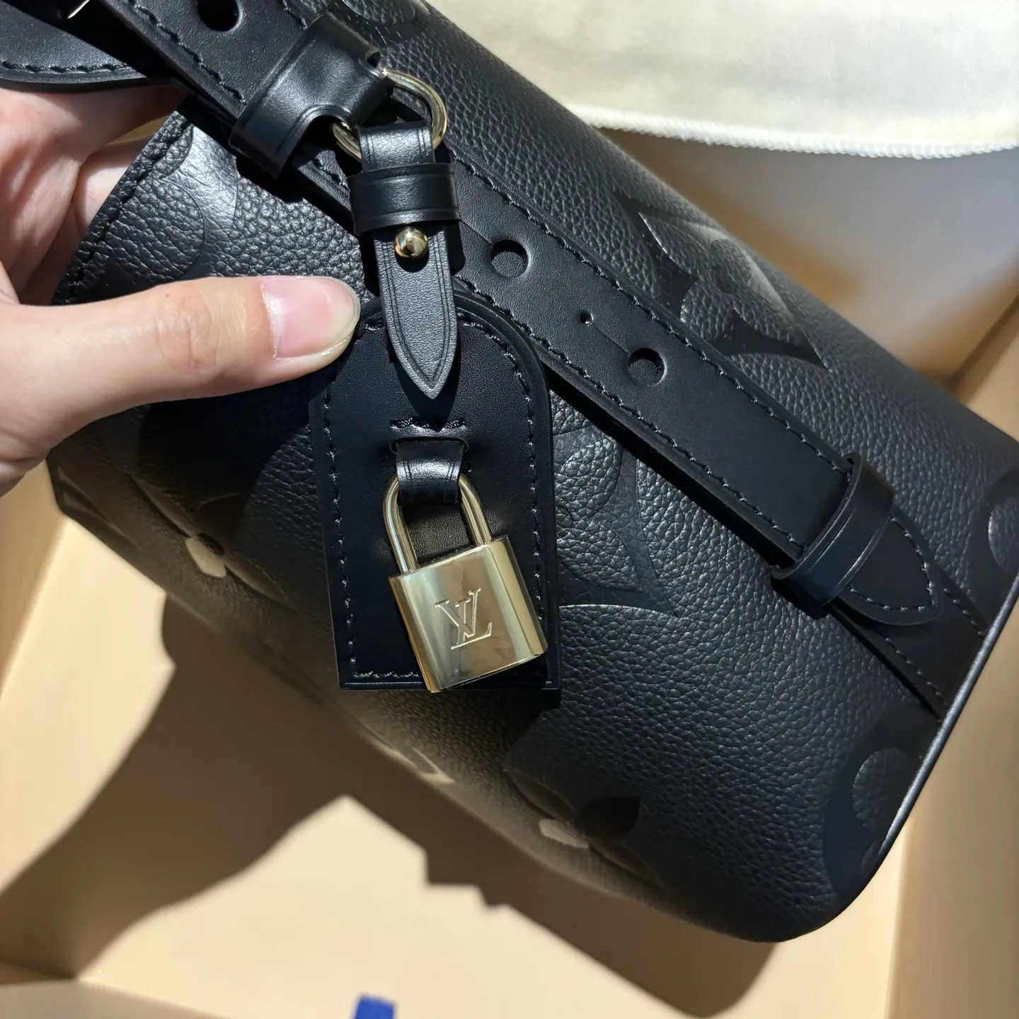 全皮黑all in bb 客户定制的渠 水桶包 休闲水桶款