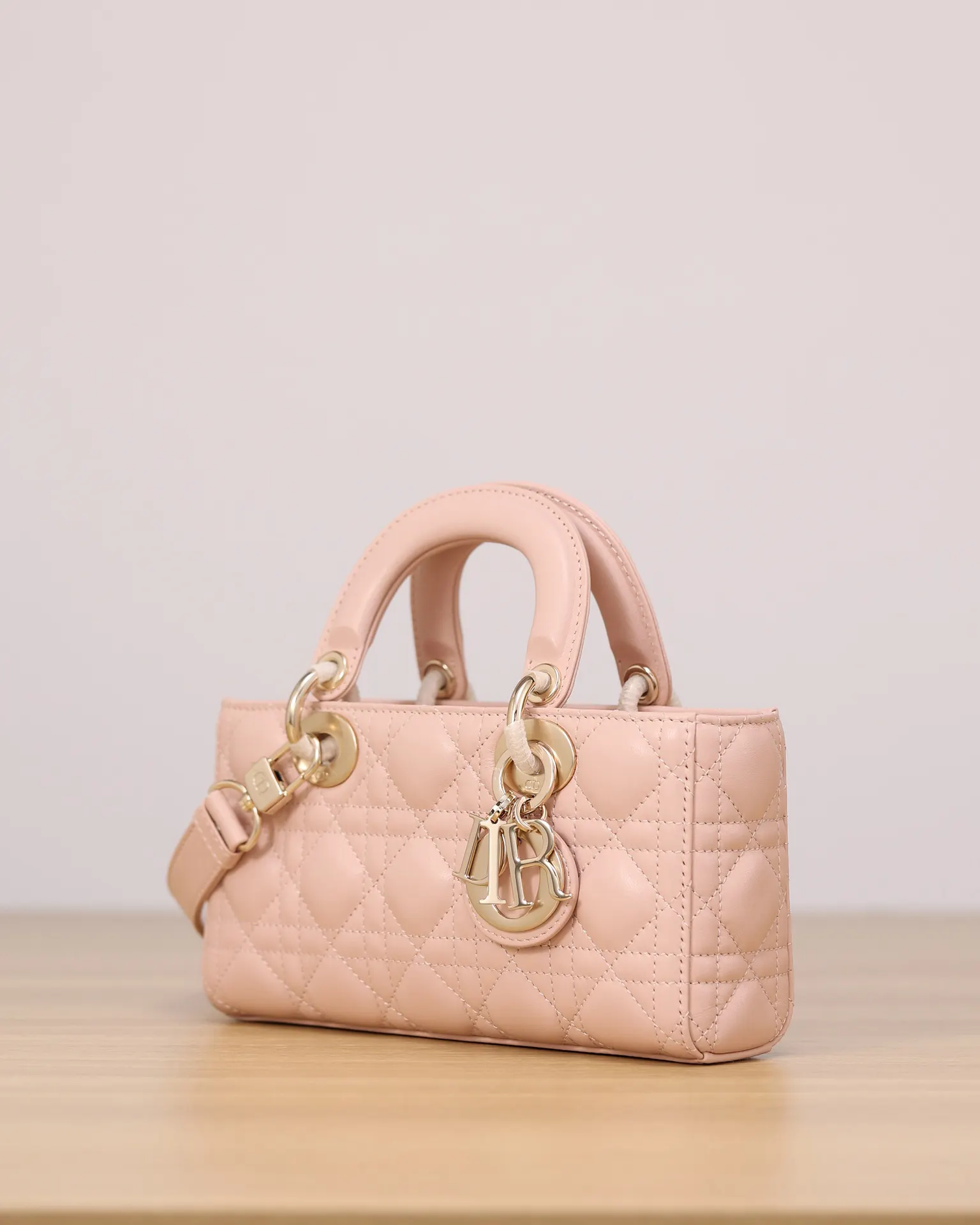 Dior Lady Dior Lady 粉色羊皮横版手袋 手提