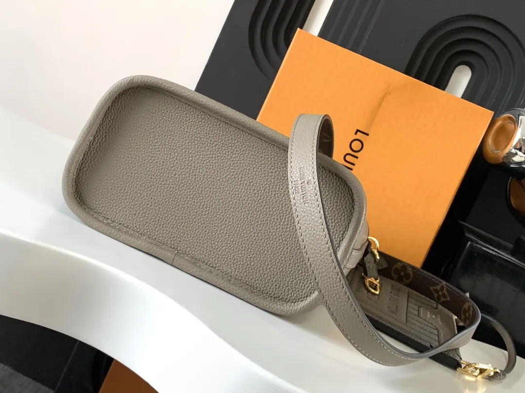 Louis Vuitton M12109 手提包