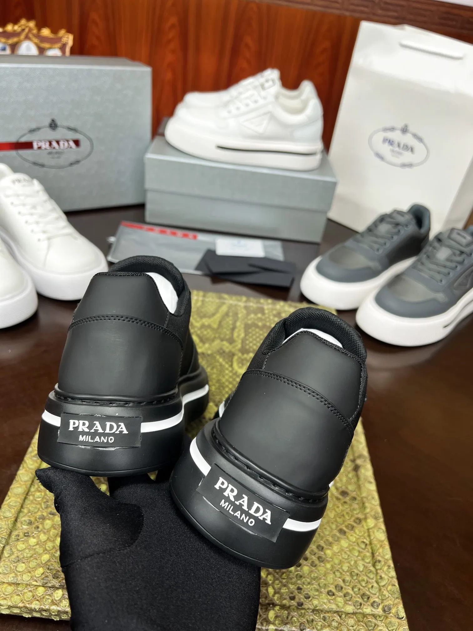 PRADA 牛皮 休闲鞋 舒适百搭款