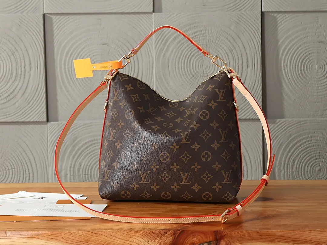 LV chain bag, shoulder crossbody model Image 3 LV chain bag, shoulder crossbody model Image 3