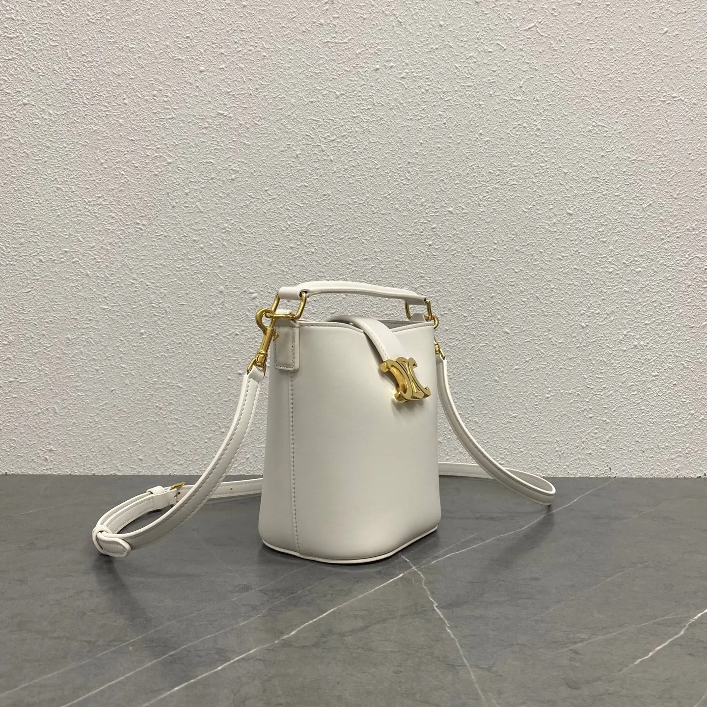 白色 金色 小牛皮 CE家 mini桶包 Louise 采 水桶包 休閒水桶款