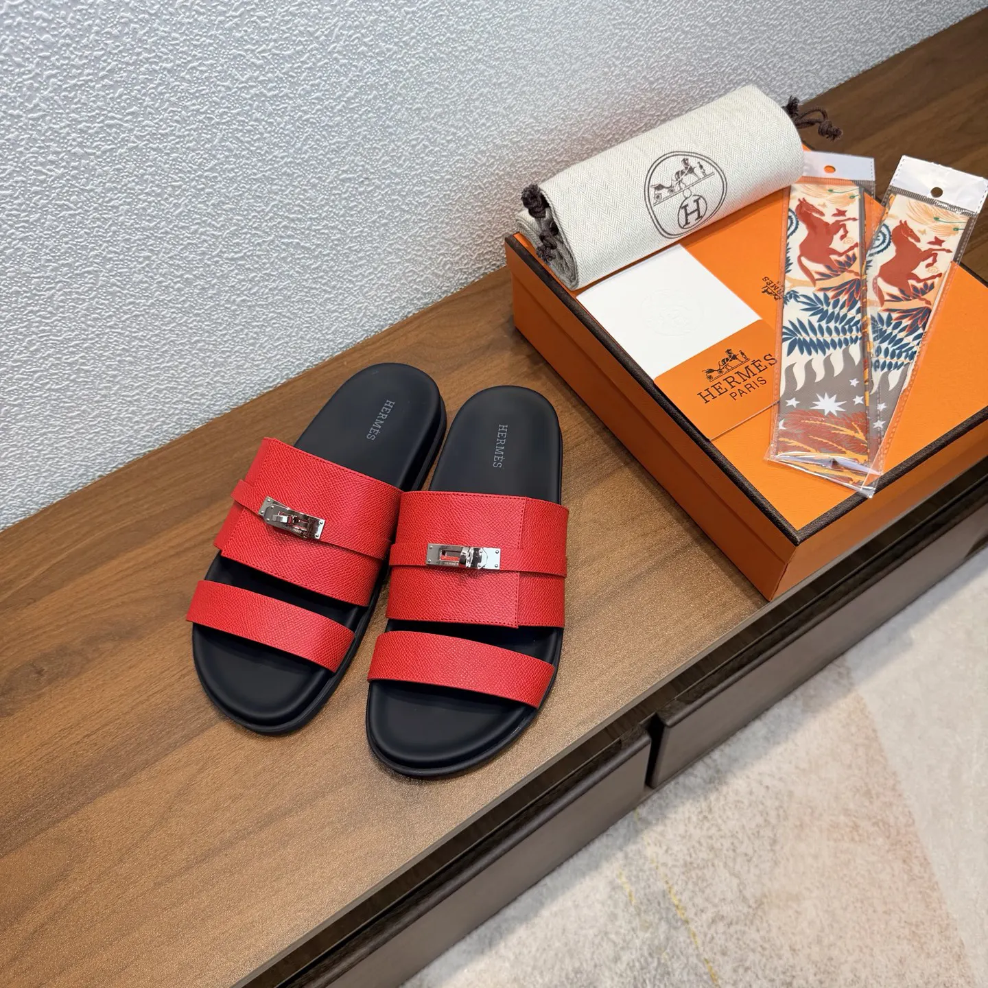 Hermès 经典 小牛皮 拖鞋 舒适