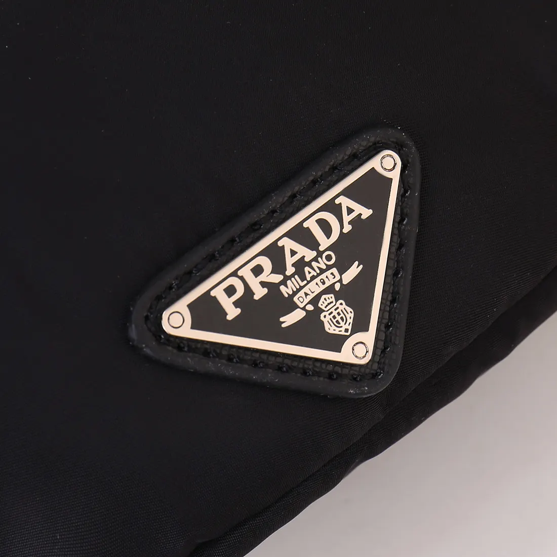 Prada 黑色 牛皮 顏色 黑色 腰包 休閒腰包款