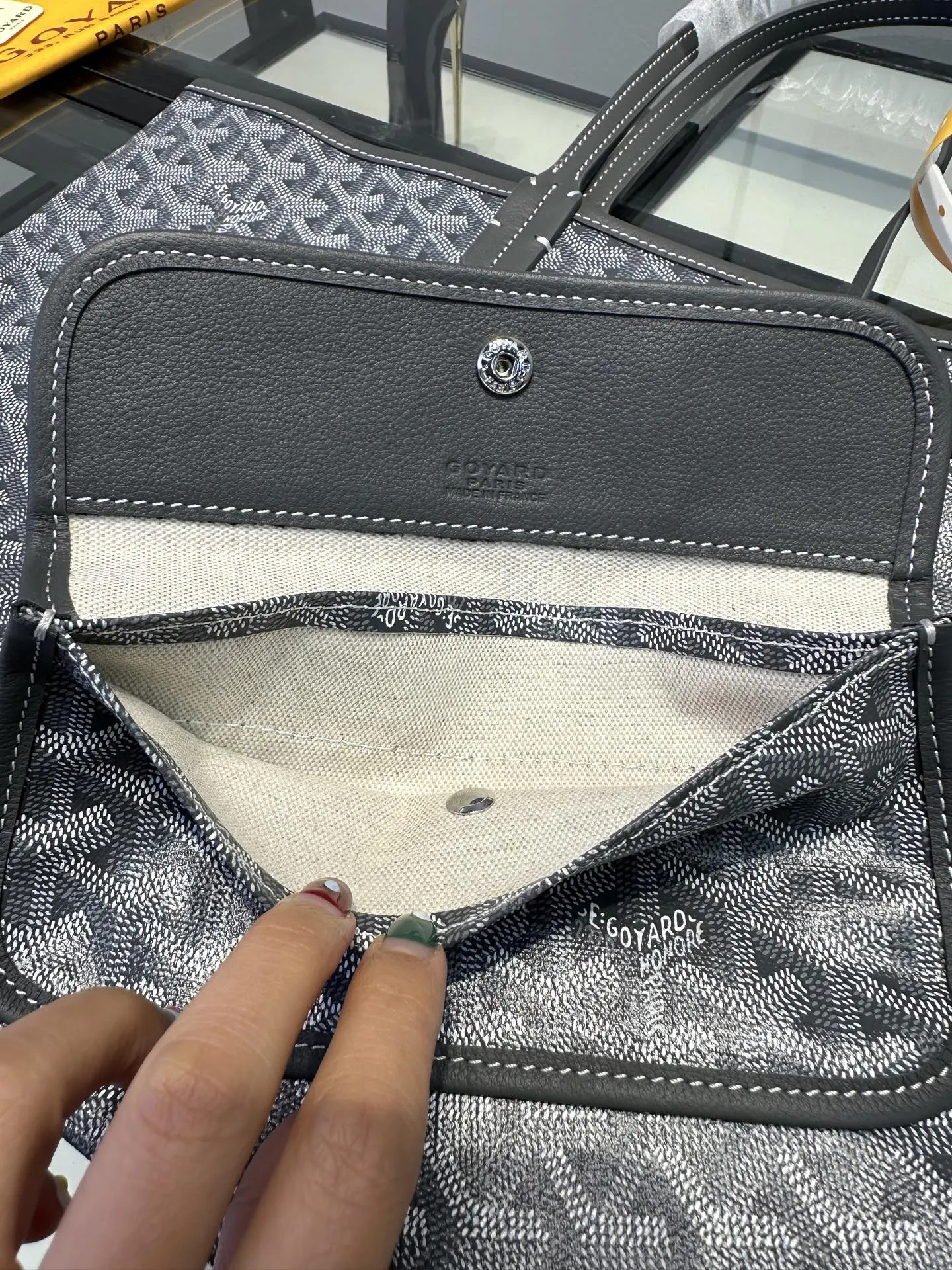 Goyard 灰色 戈雅 托特包购物袋 灰色 中号尺寸 大小 大容量托特款(數字9) Goyard 灰色 戈雅 托特包购物袋 灰色 中号尺寸 大小 大容量托特款(數字9)