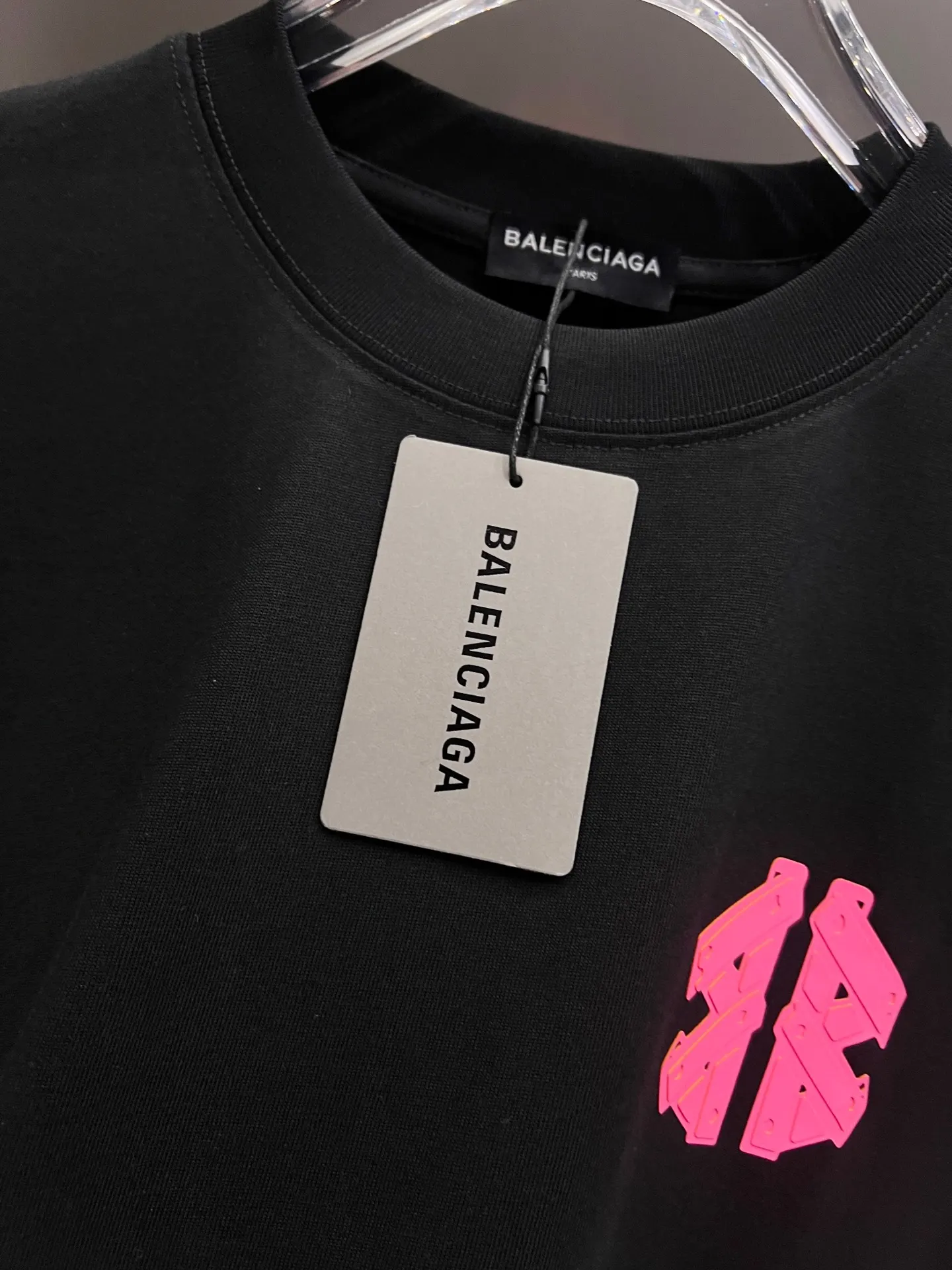Balenciaga 粉色/黑色 T恤(數字4) Balenciaga 粉色/黑色 T恤(數字4)
