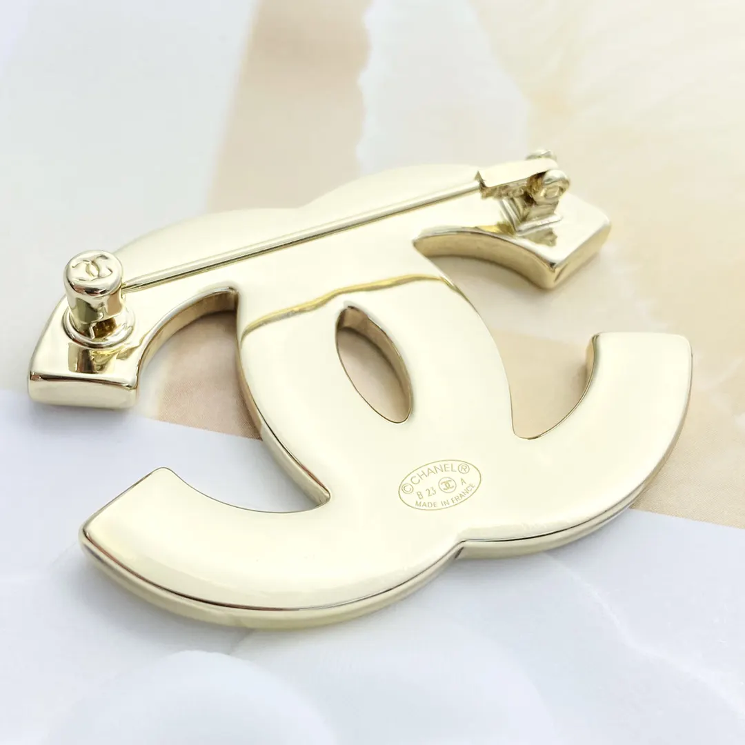 Chanel 白金 水墨白 双C 珐琅 胸针 造型点缀