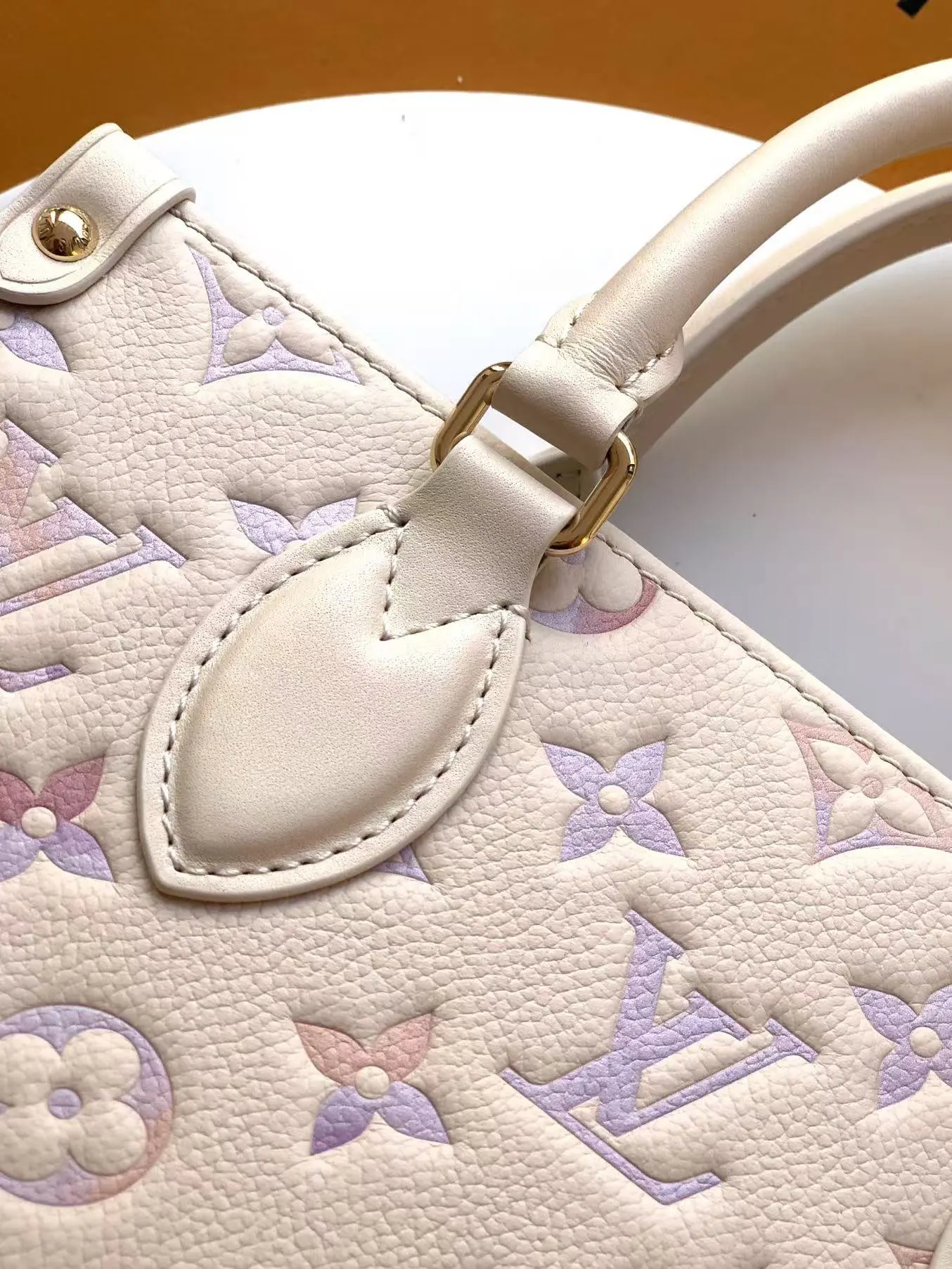 LV Onthego淺色托特包(數字5) LV Onthego淺色托特包(數字5)