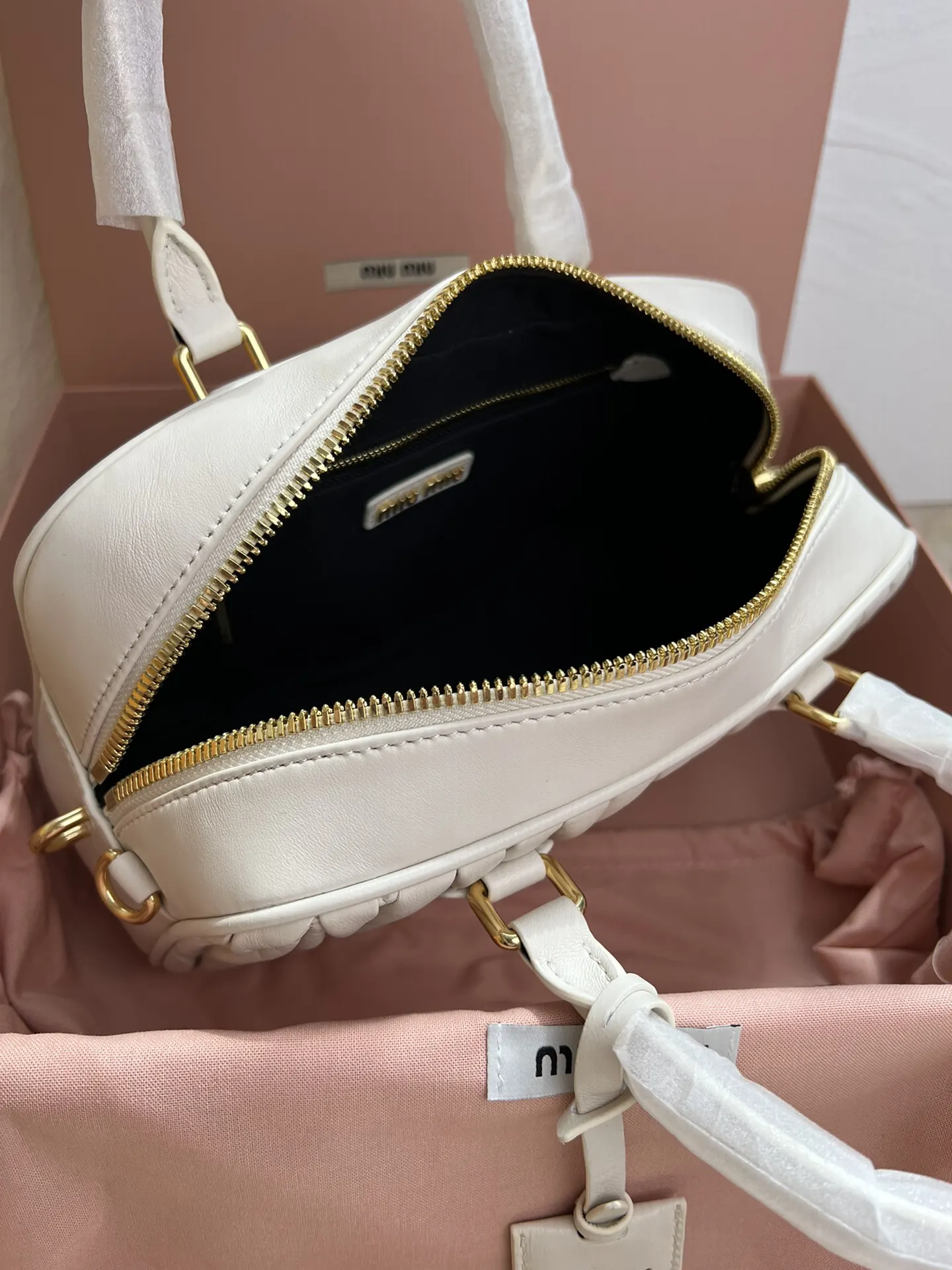 Miu 羊皮 斜背包 輕便斜挎款