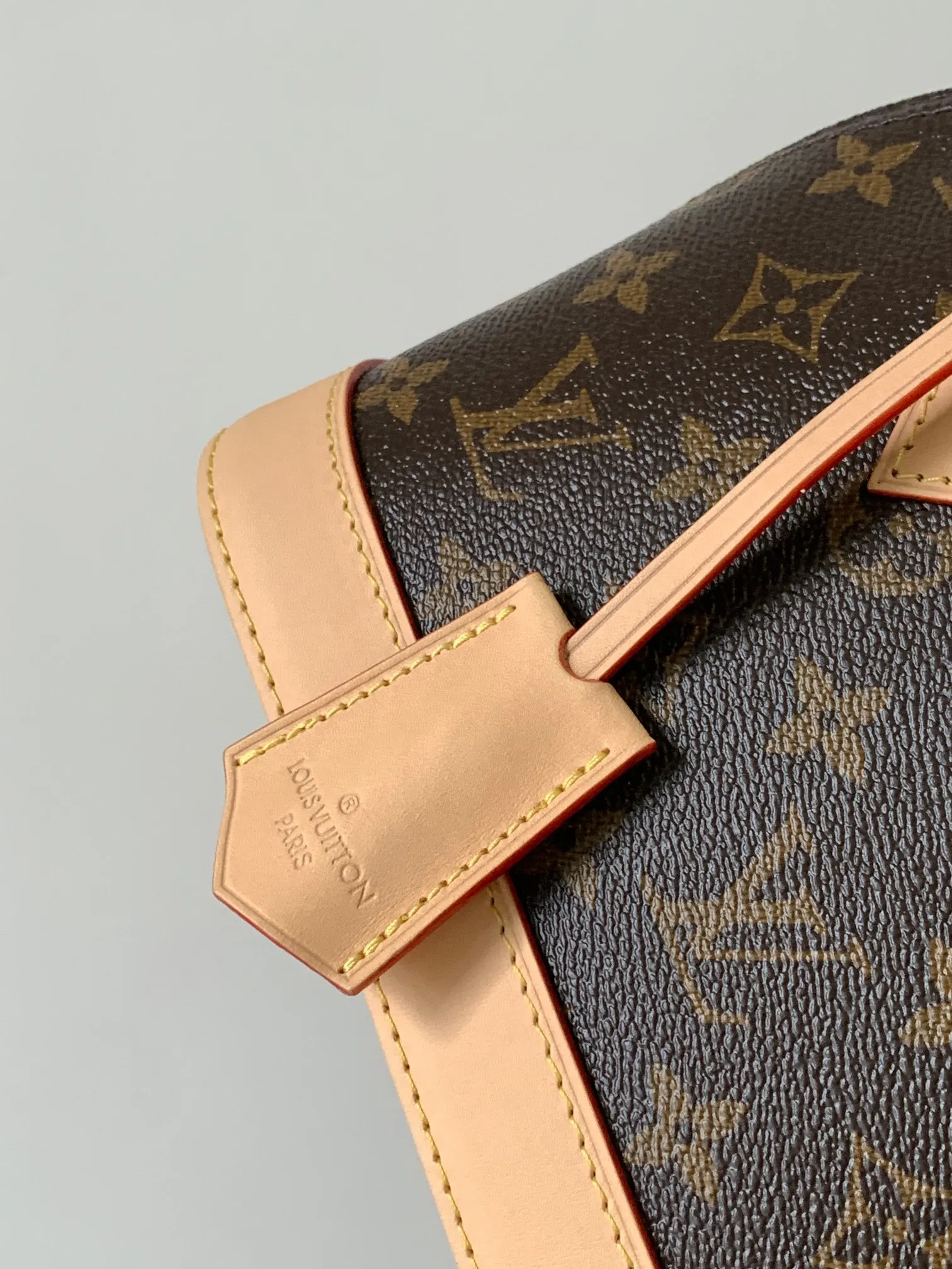 LV Alma classic Monogram, shell bag Image 6 LV Alma classic Monogram, shell bag Image 6