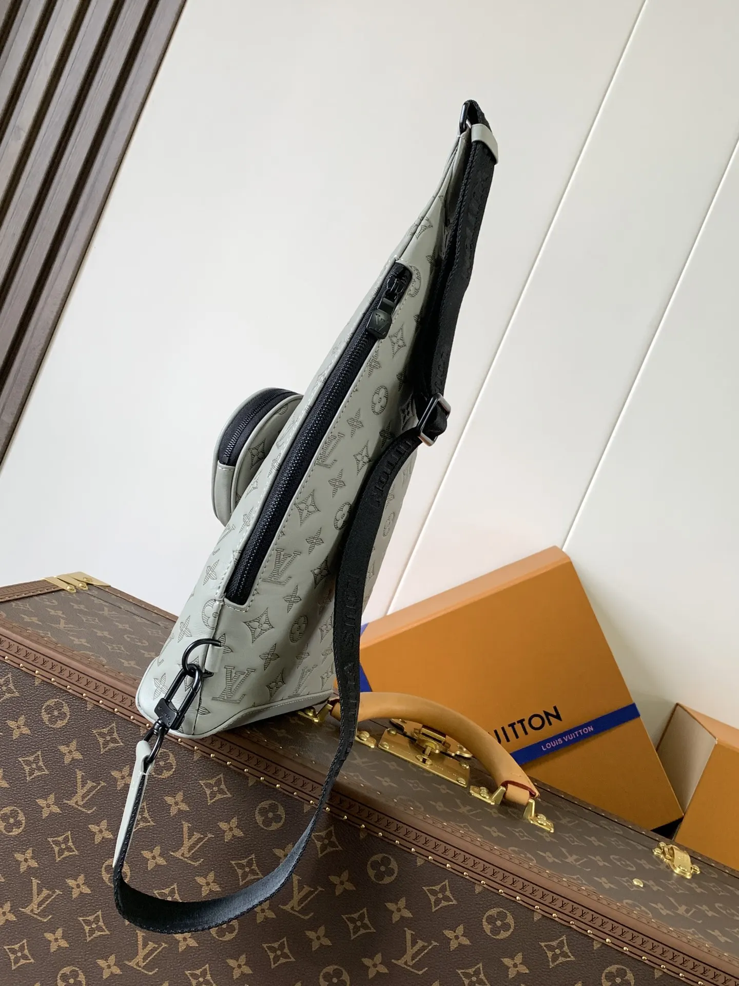 灰色 牛皮 拉链侧袋可收納智能 可拆卸收納包方便取放物品 可调节 旅行收納款