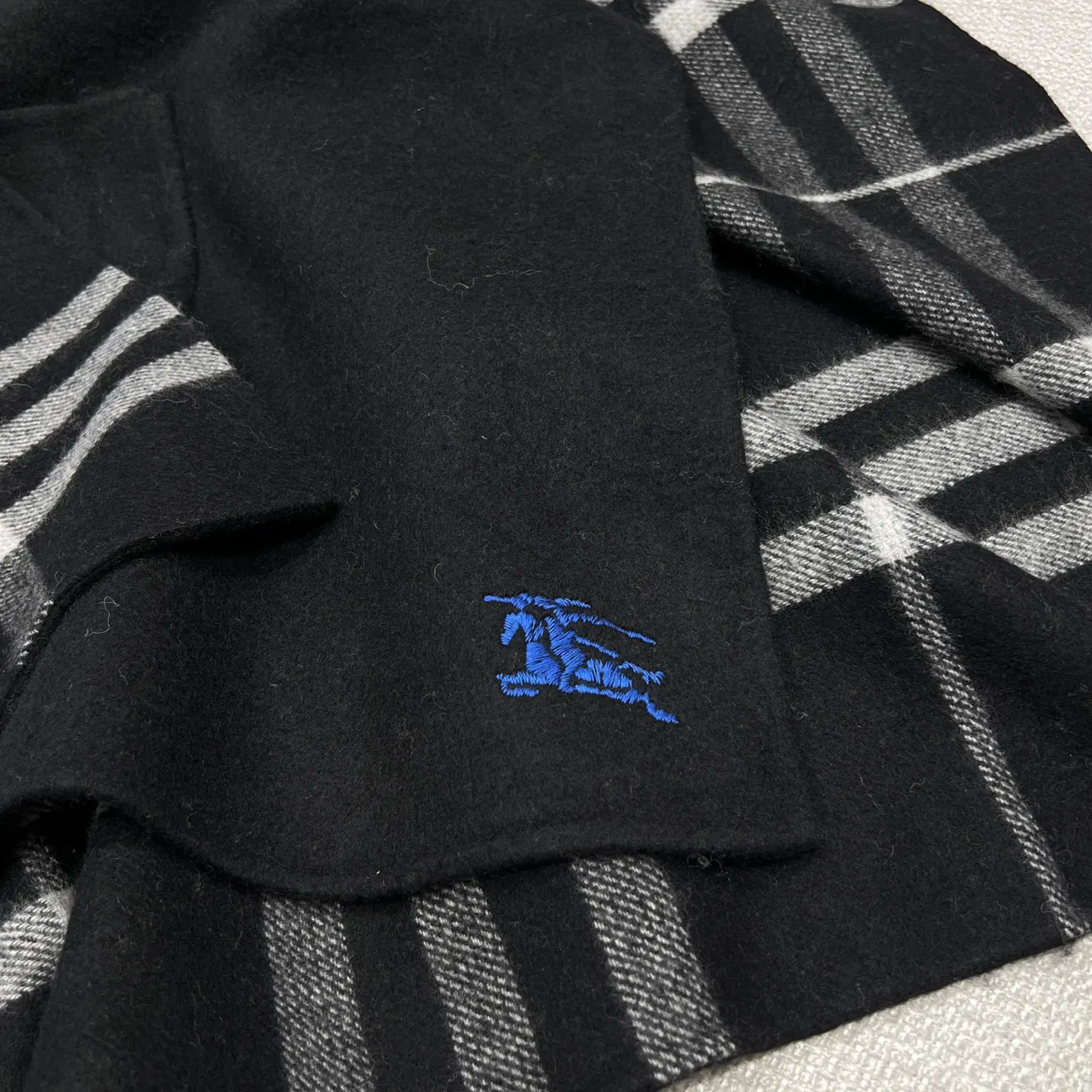 Burberry 黑色 羊绒 格纹 马术 帽子 日常造型款