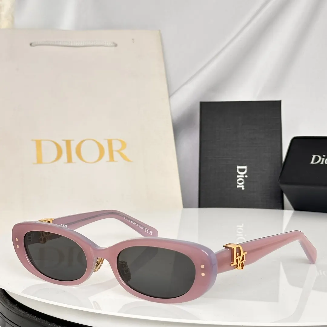 Dior 黑色窄框太阳镜 简约酷感款